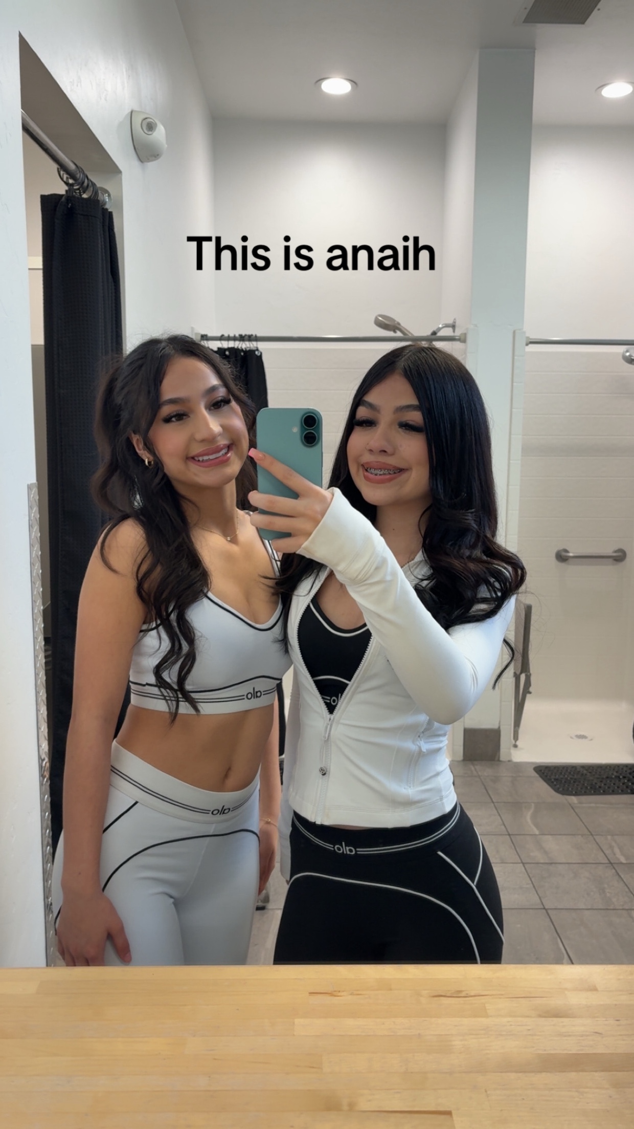 @anneliscuh