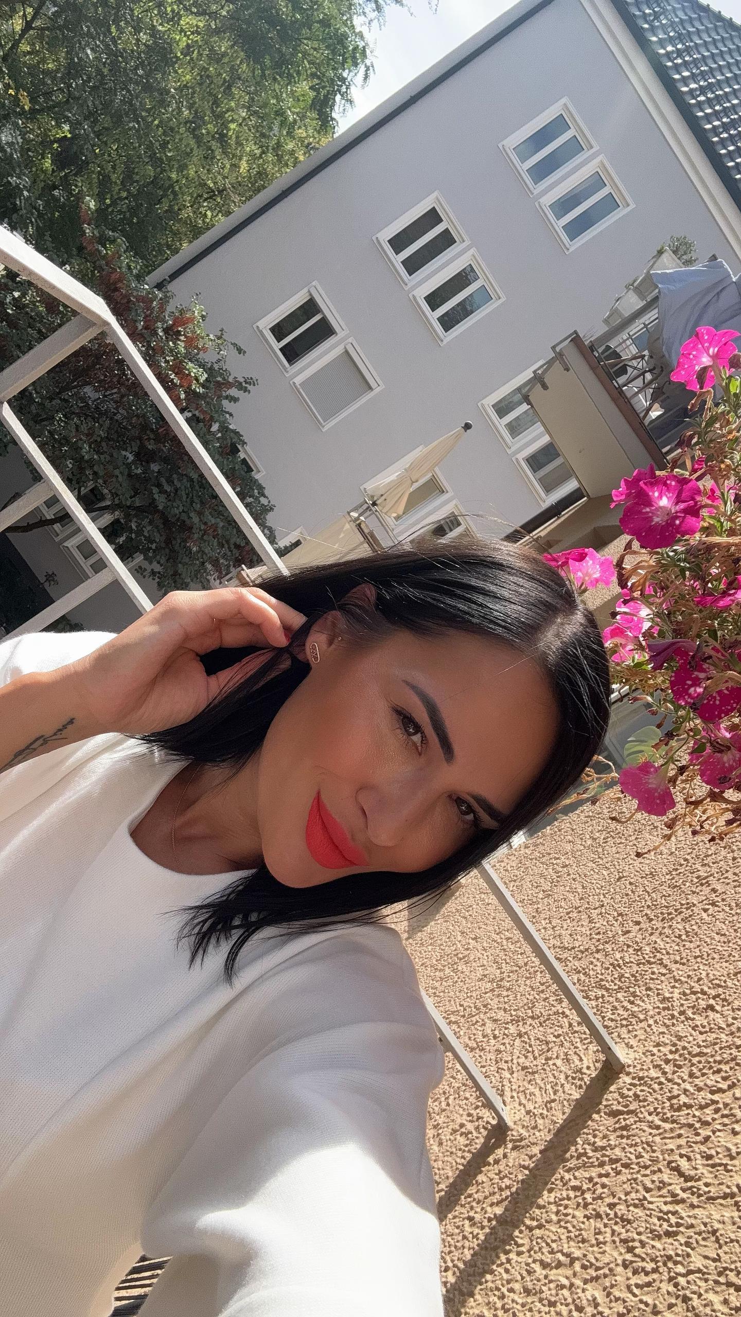 @Ana Grozdanović