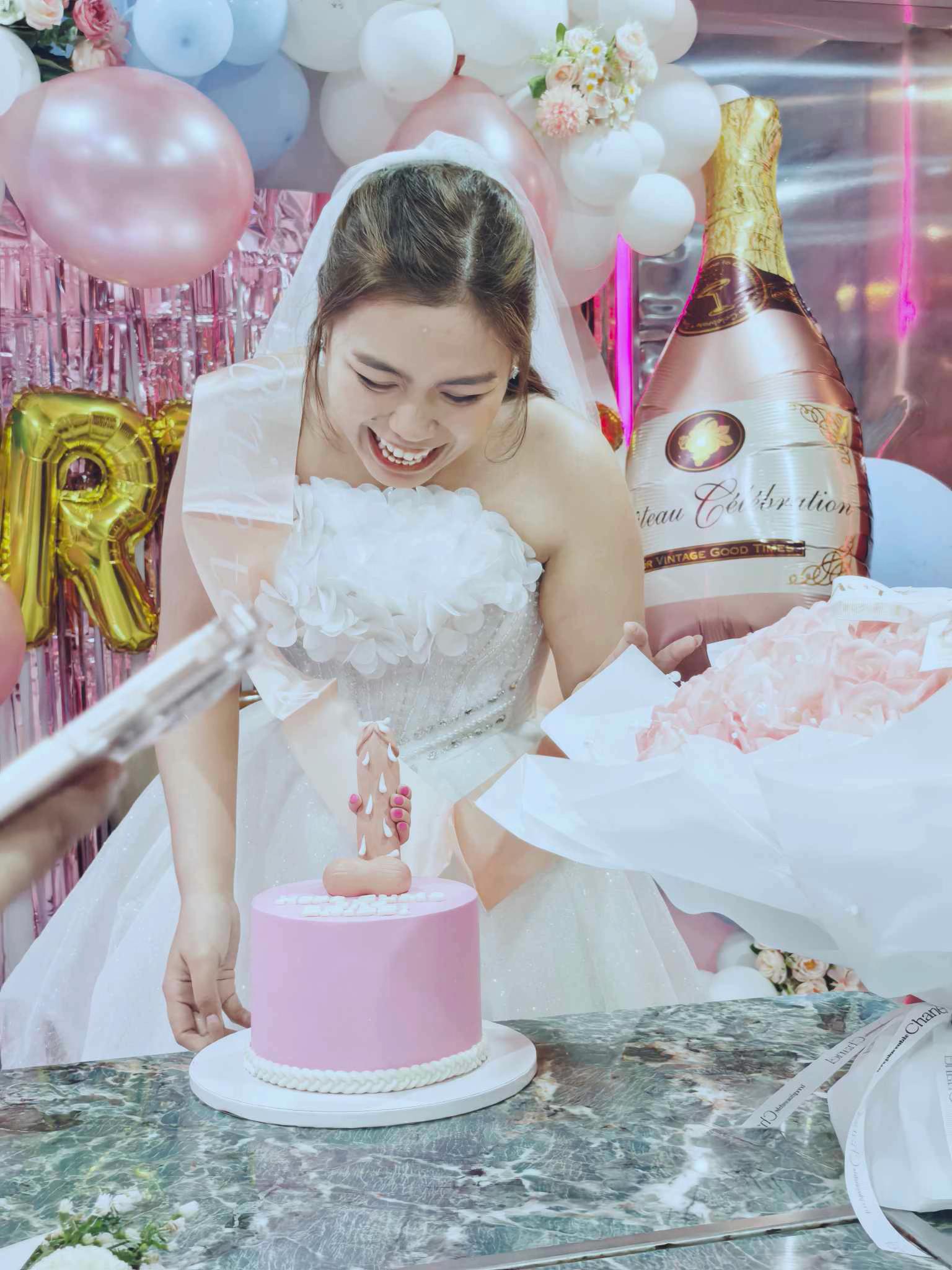 @pinkylamasanbridalgown