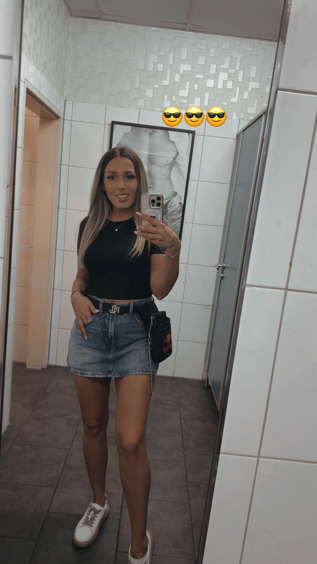 @𝔹𝕚𝕓𝕚💛💛