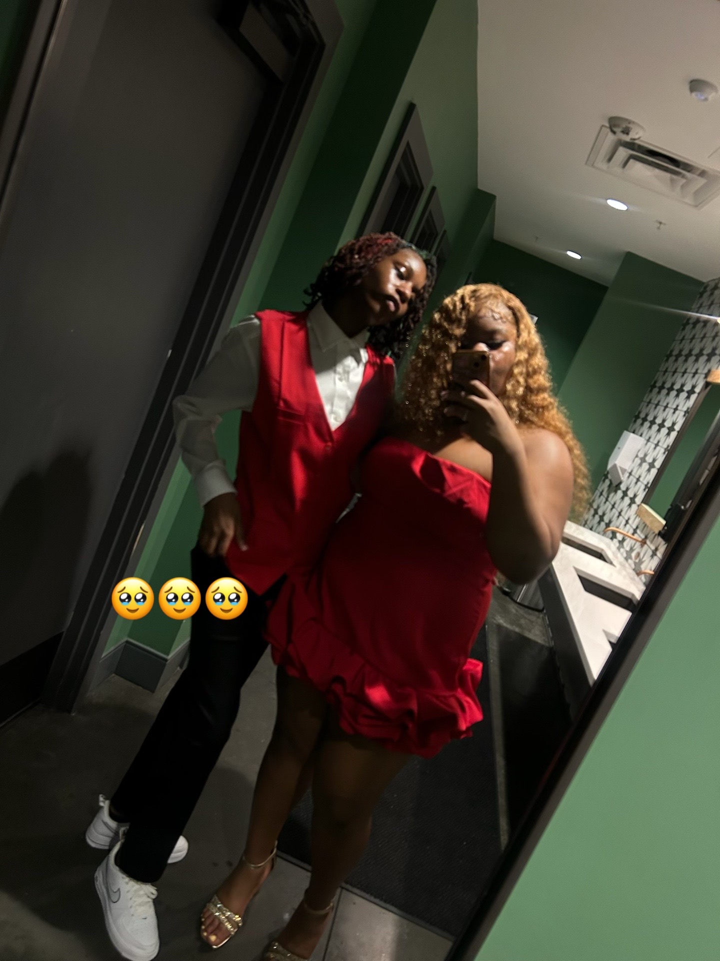 @NayNay👩🏽&zwj;❤️&zwj;💋&zwj;👩🏽
