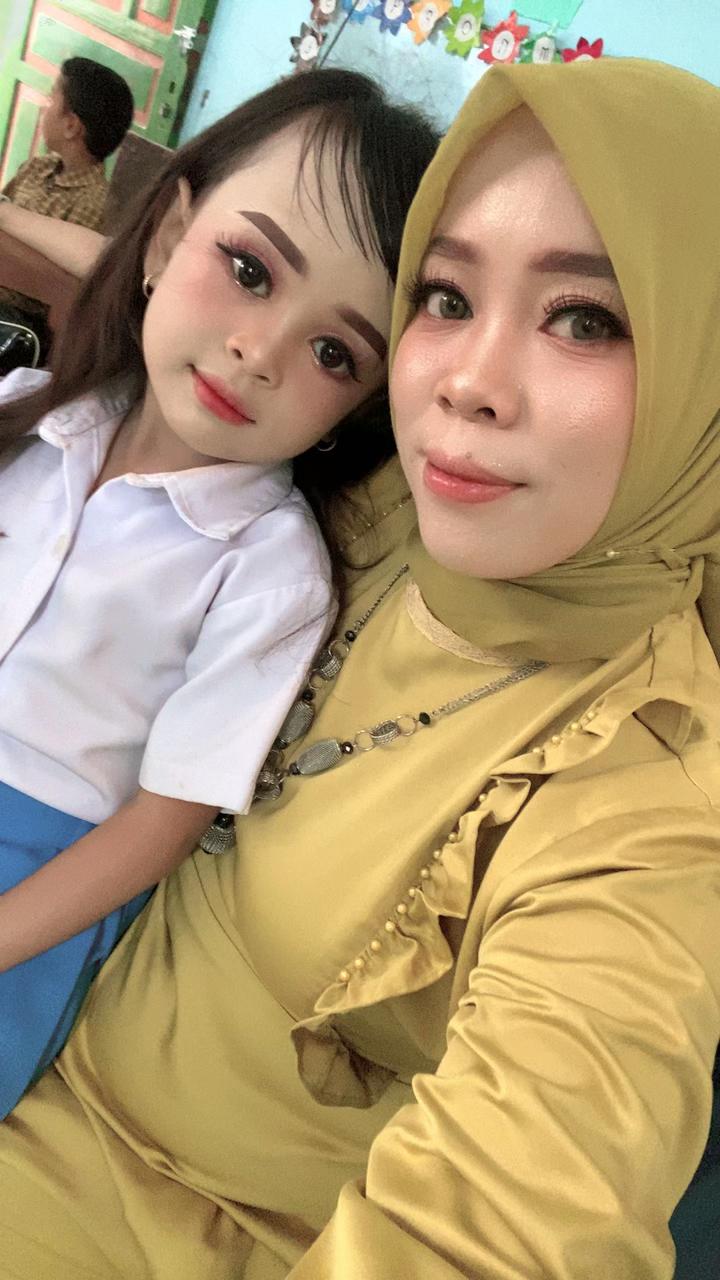 @Sidra Dean Yuraa