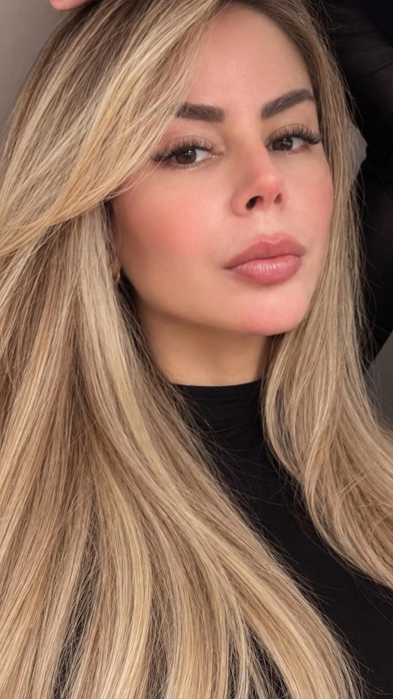 @KarllaMello
