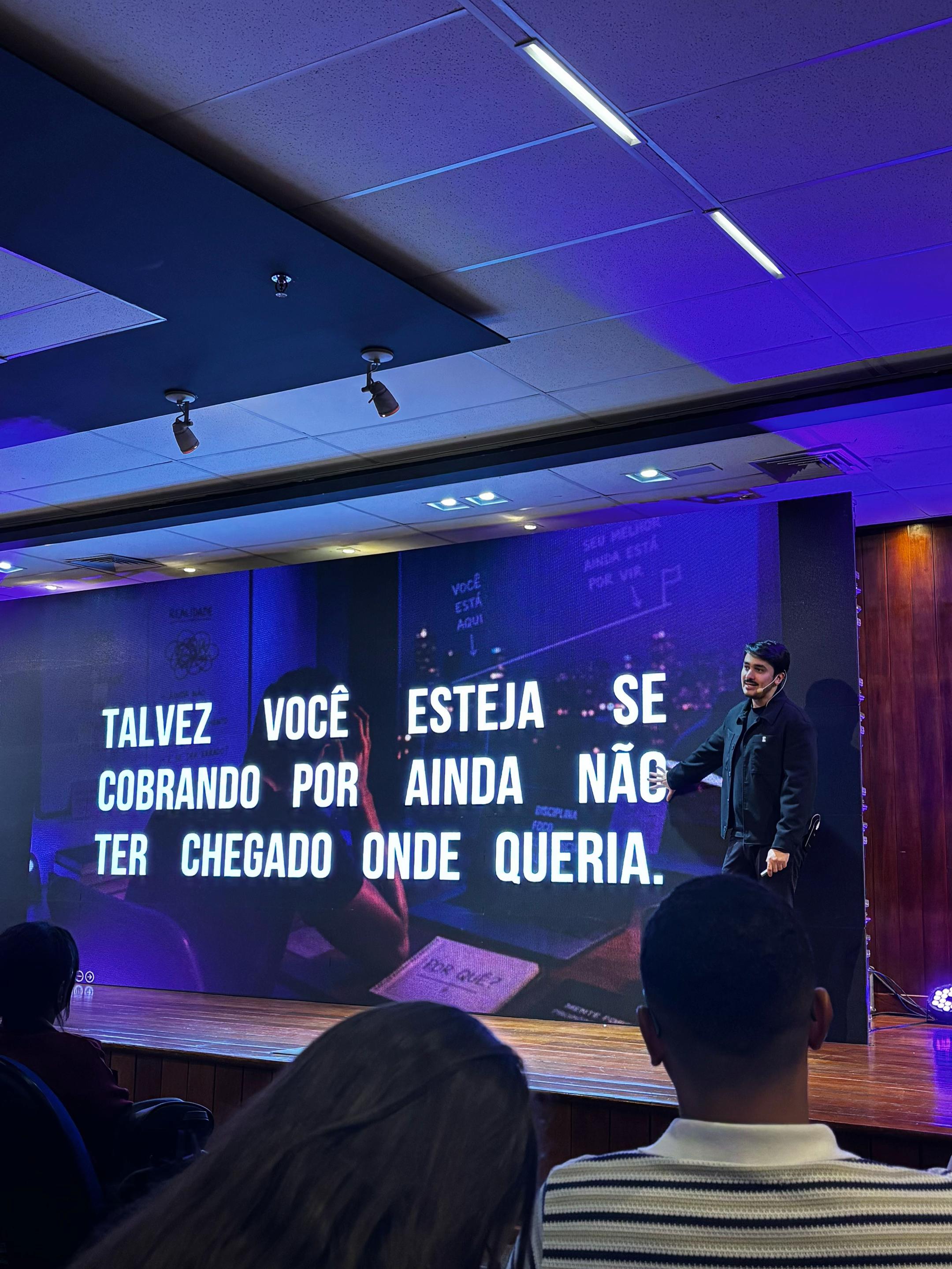 @Ana Laura