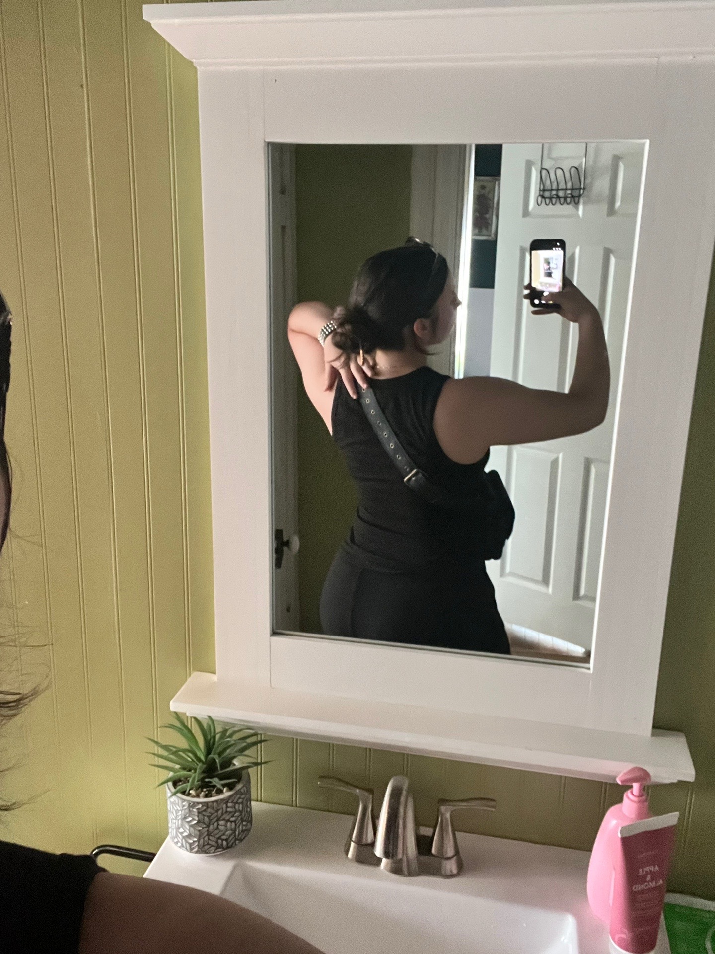 @ساره