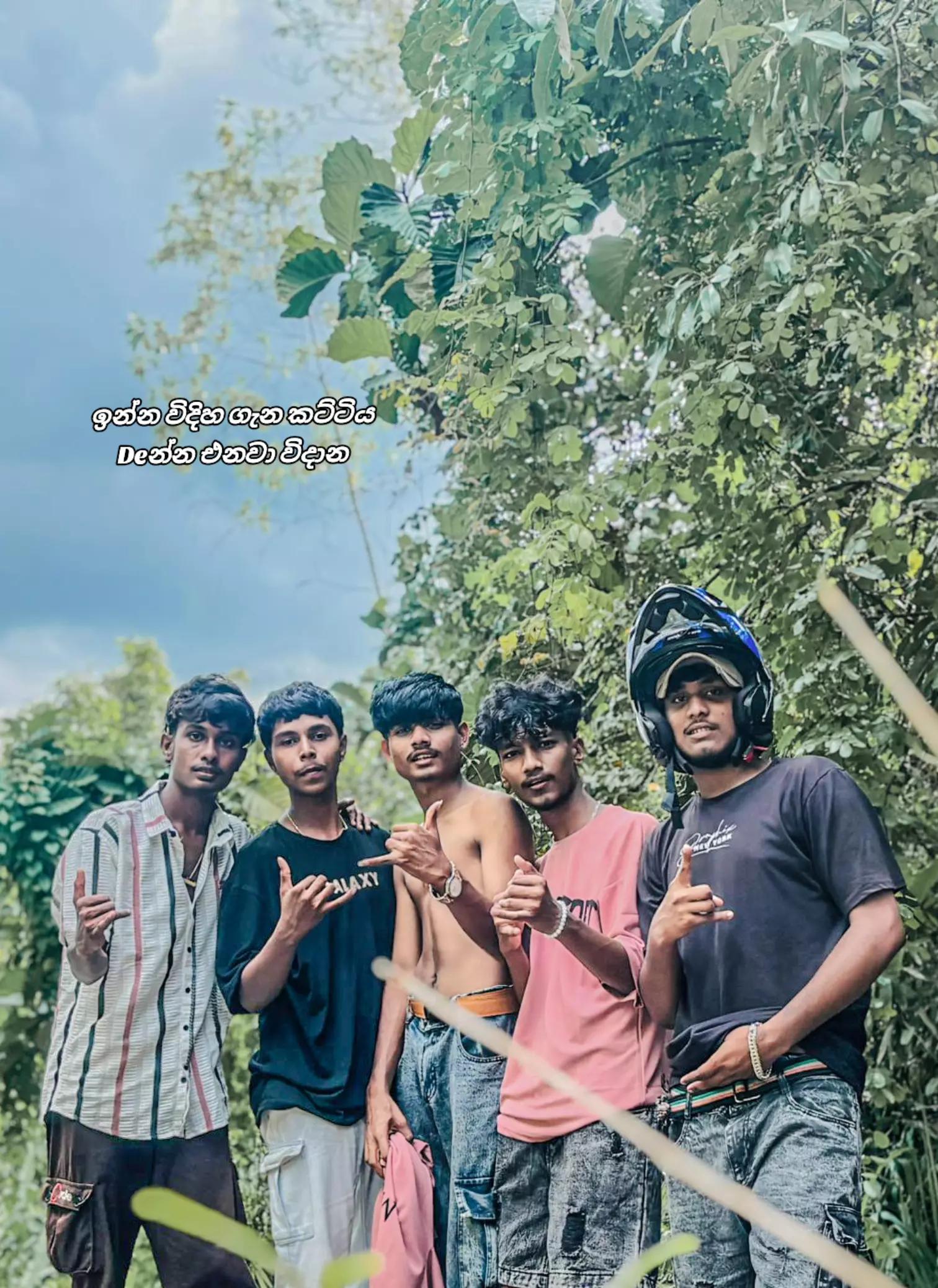 @𝐃 𝐞 𝐒 𝐡 𝐔  🤍✨