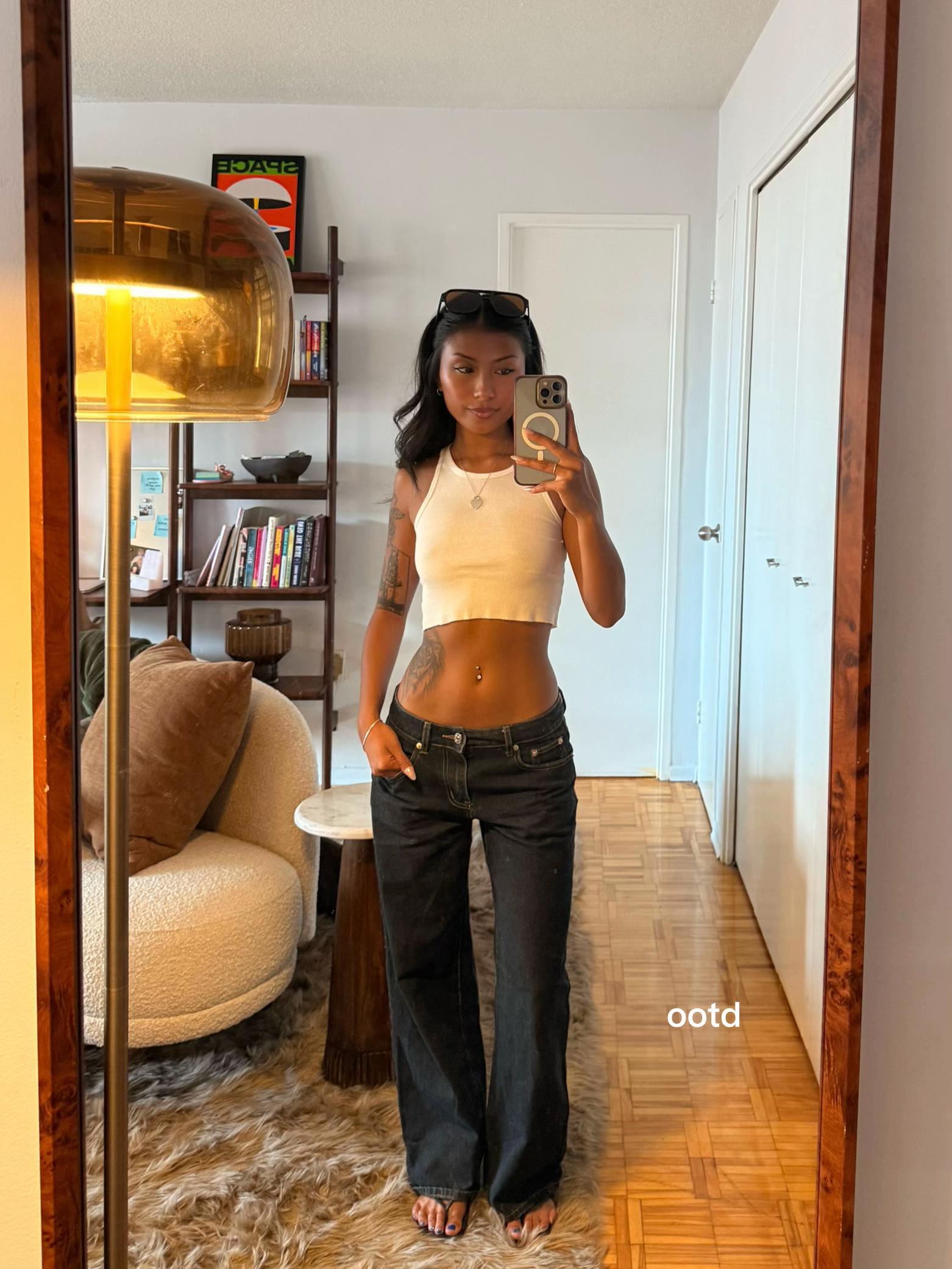 @adriennelouis