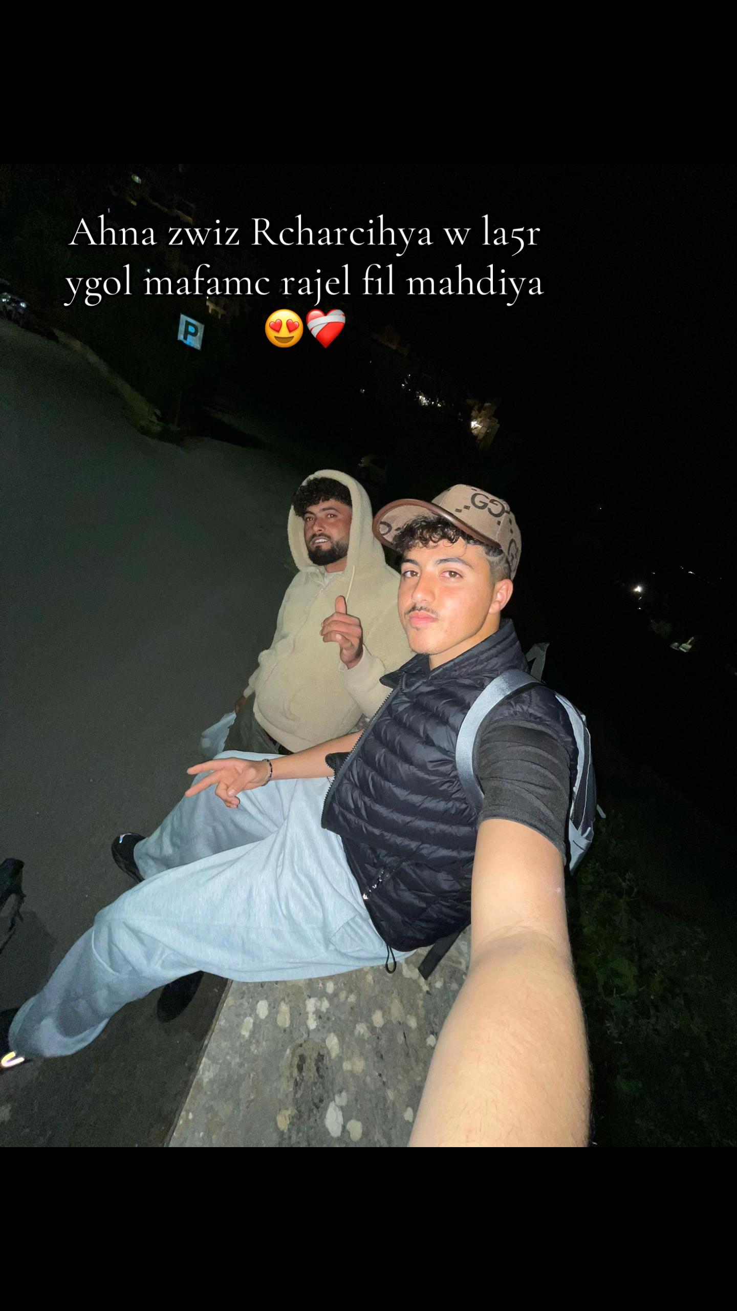 @«