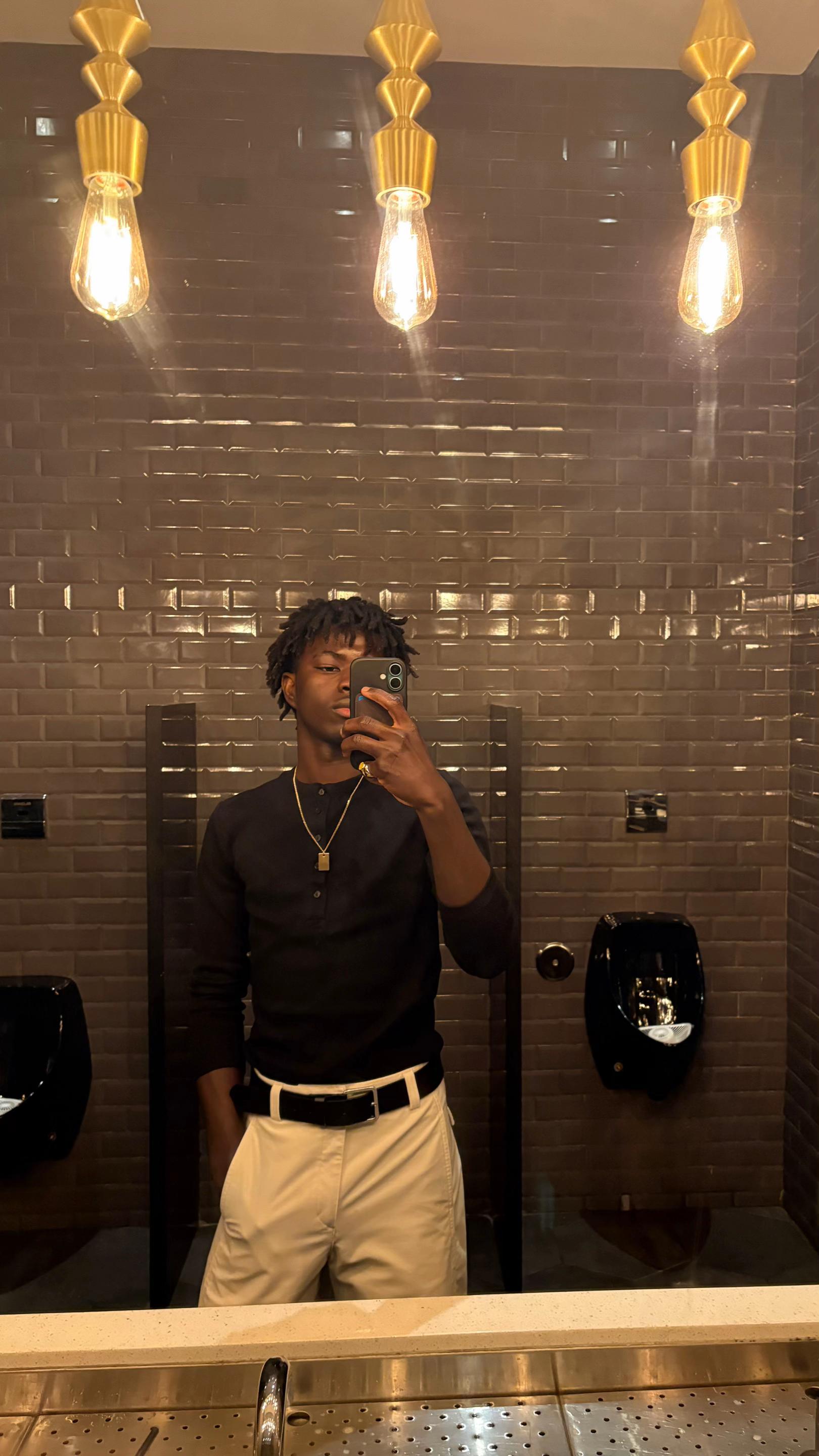 @Warizz