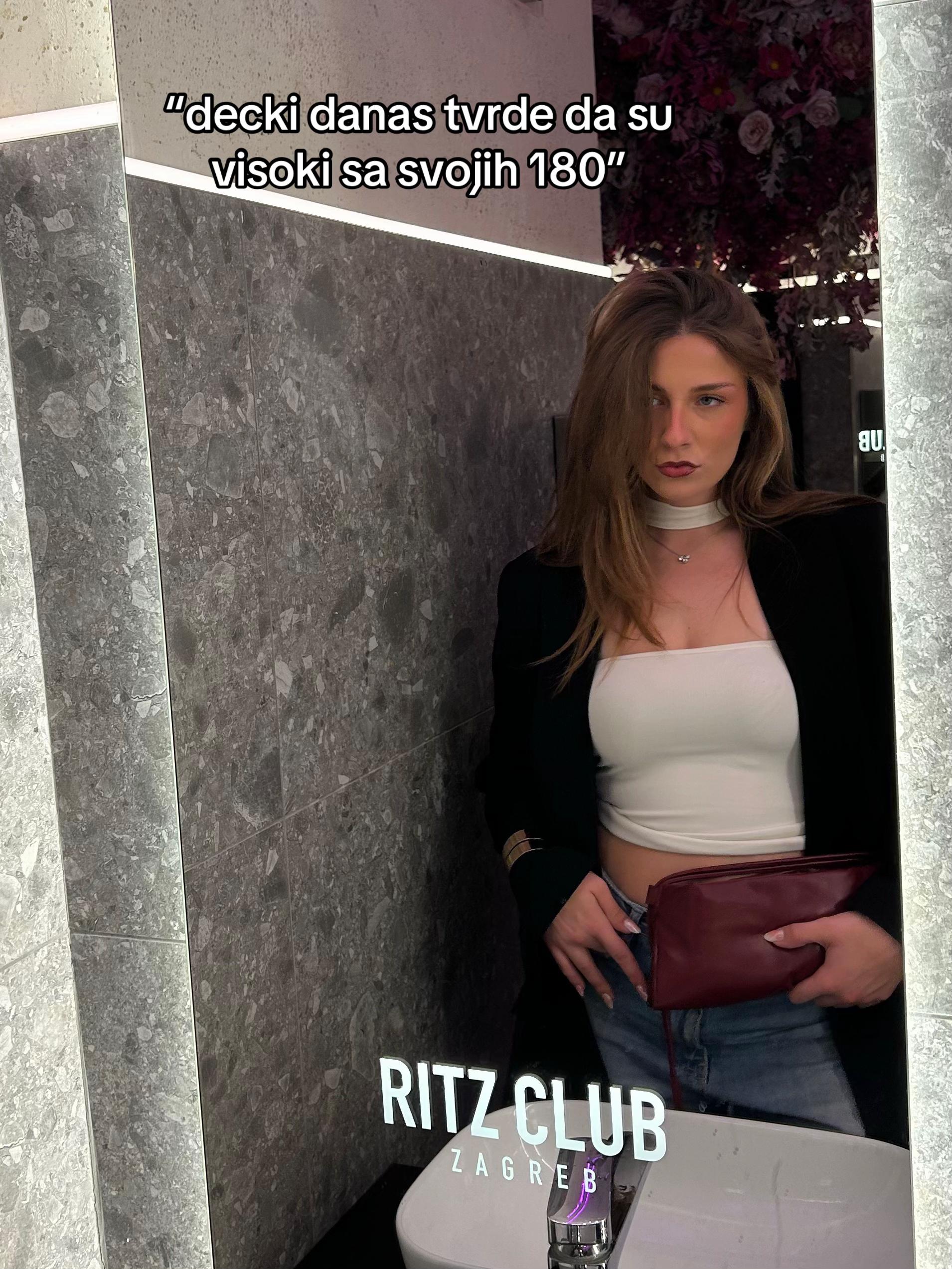 @🗿