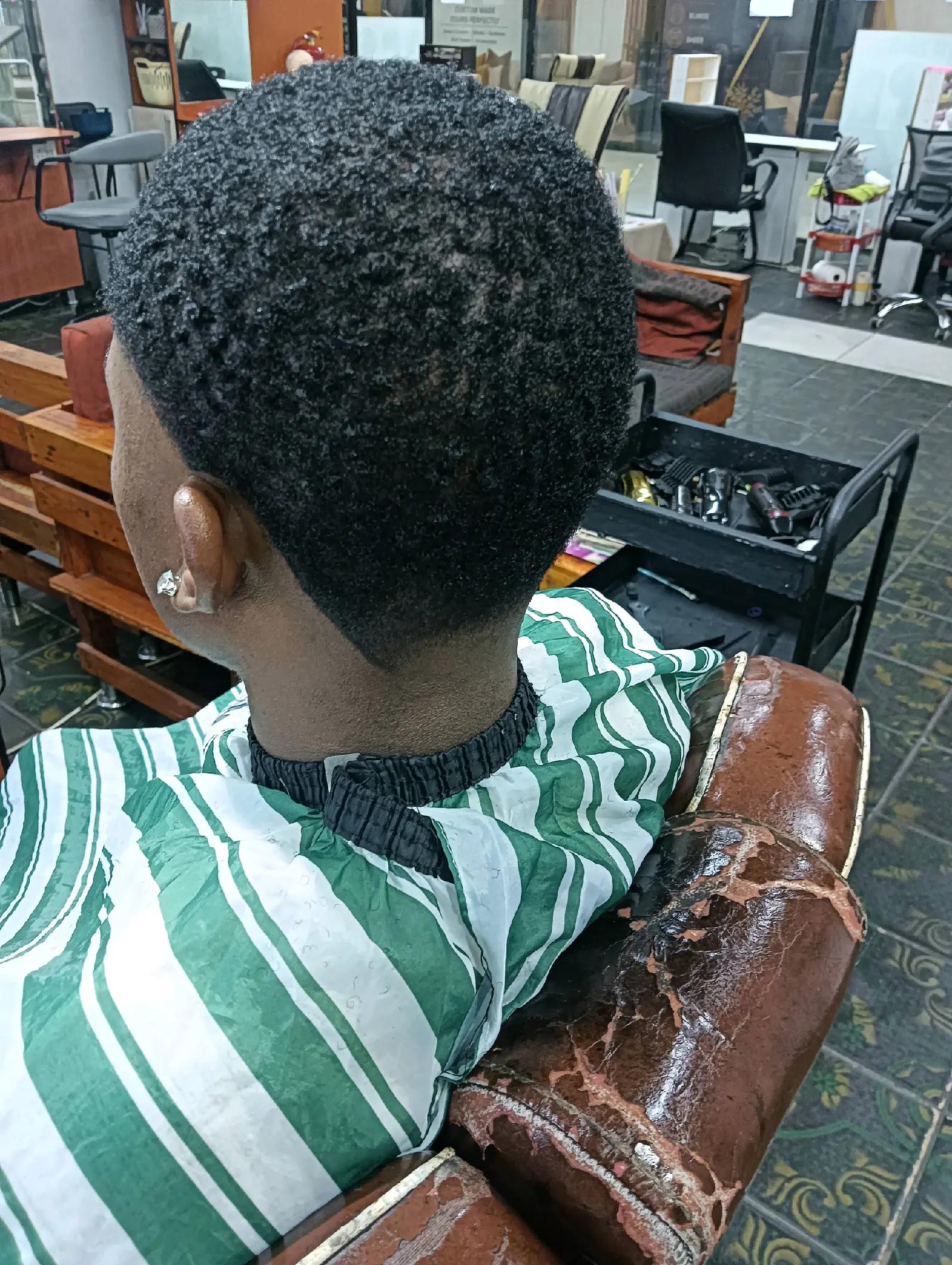 @Royal beauty hair salon.SA