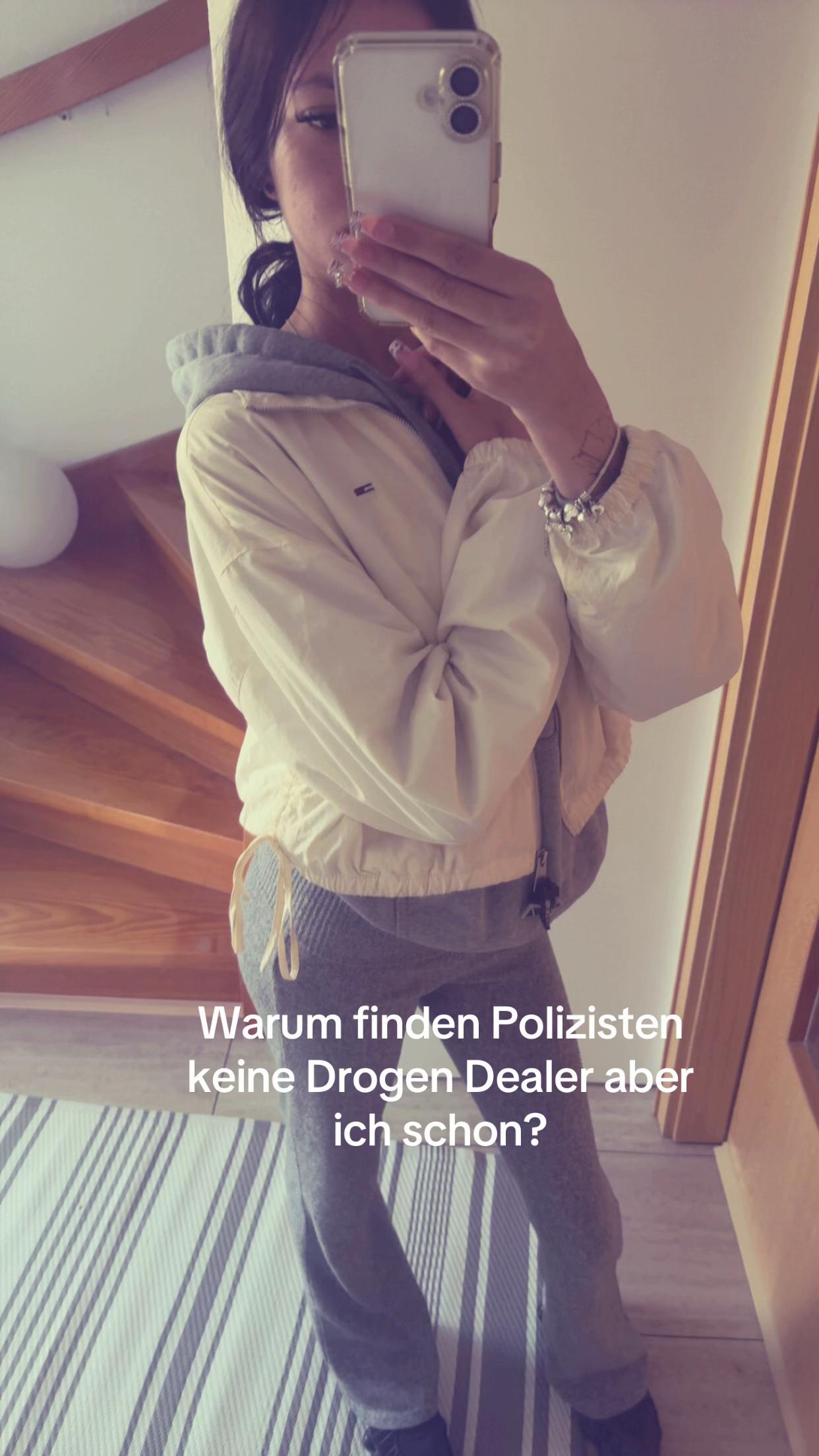 @𝐄𝐦𝐦𝐲
