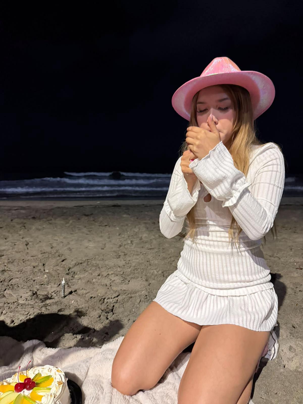 @thequeenisabell
