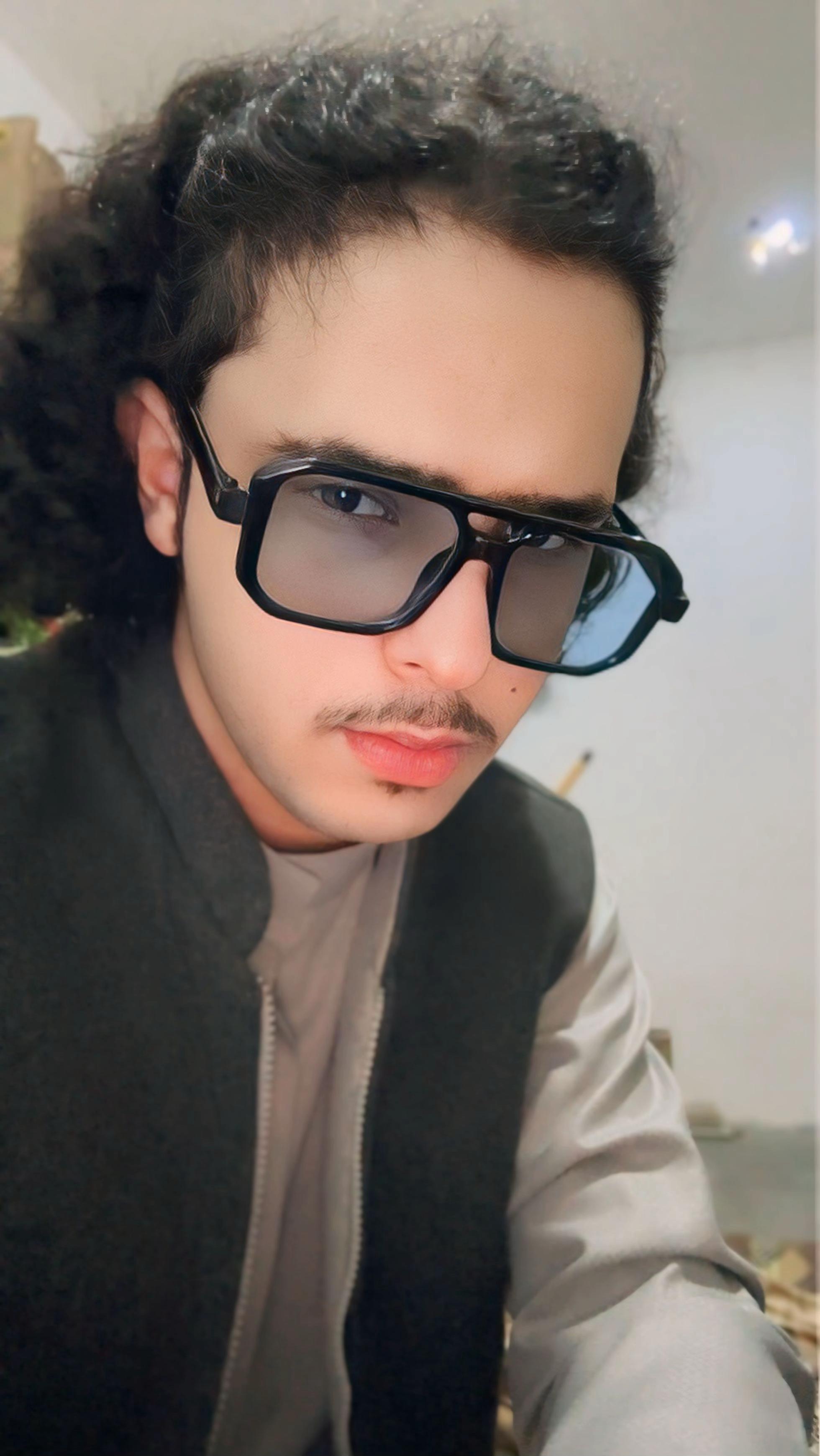 @يزن العنزي