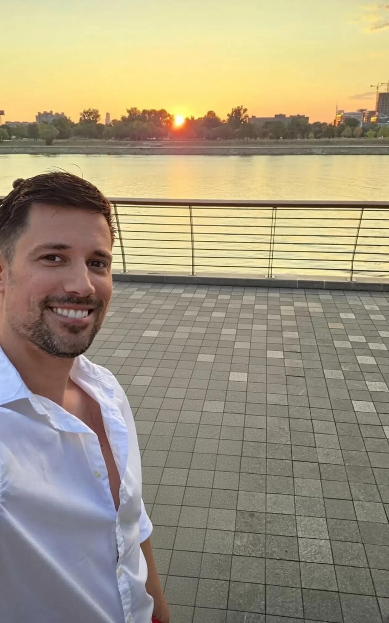 @DR. VASILIJE VUJOVIC