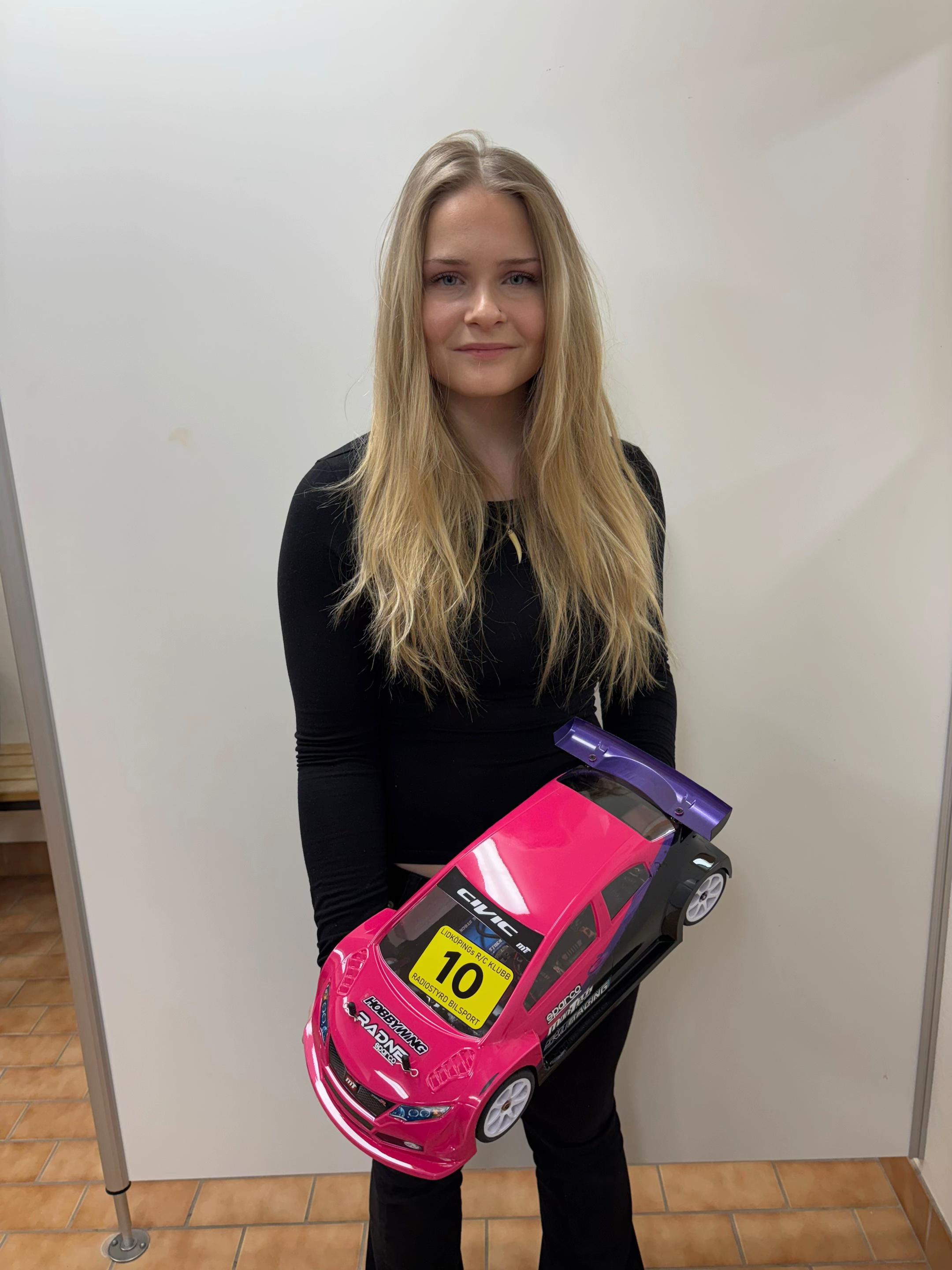 @👸🏼🏎️