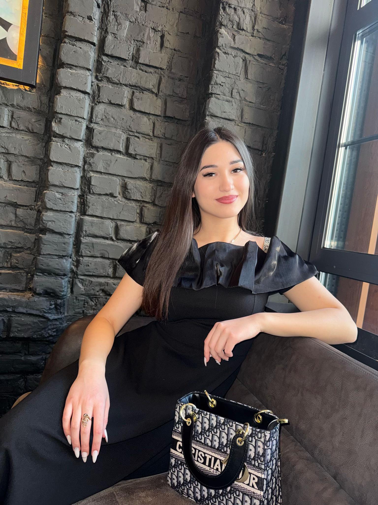 @𝓚𝓻𝓲𝓼𝓽𝓲𝓷𝓪🖤