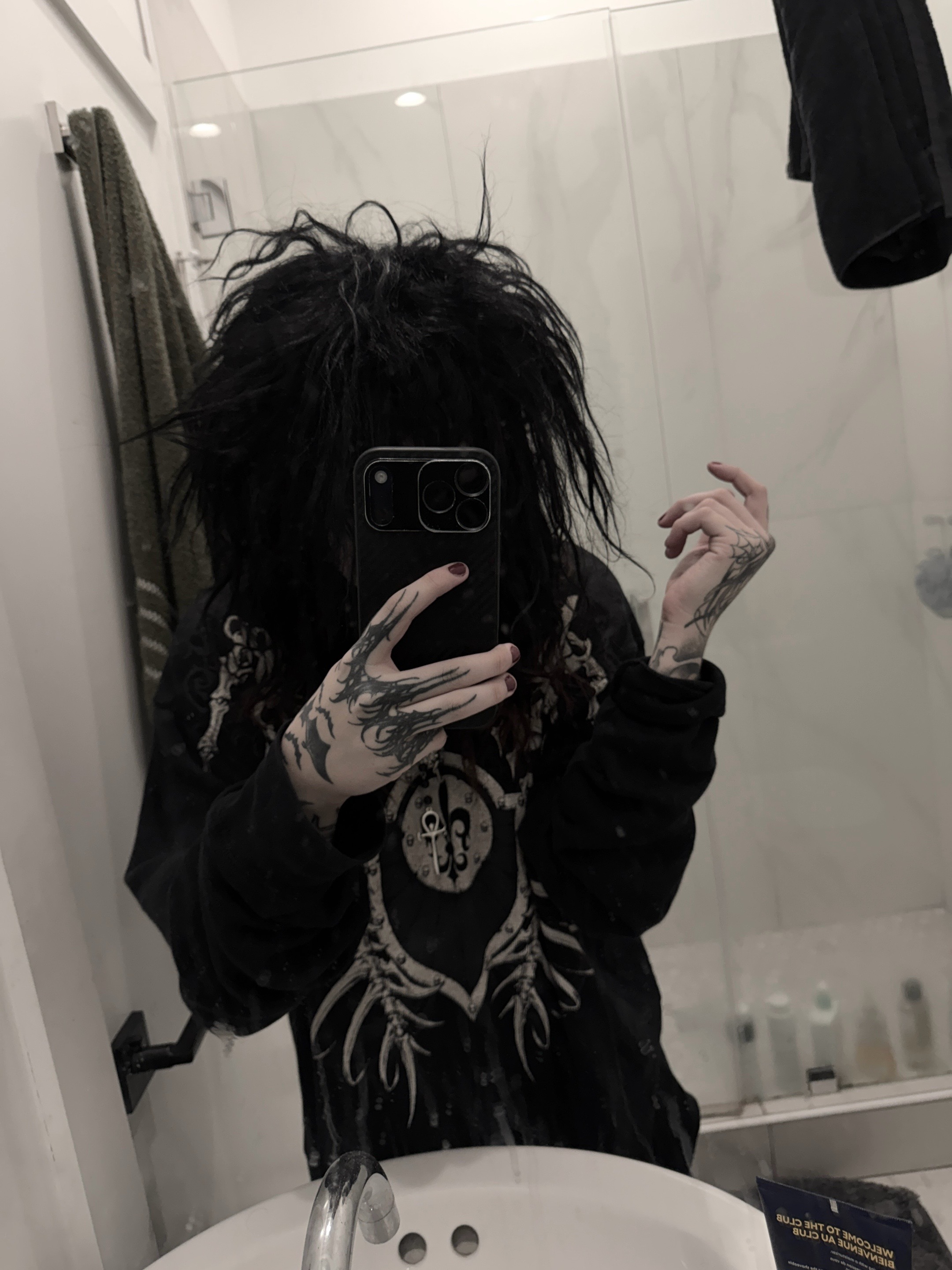 @safeintheirskinn