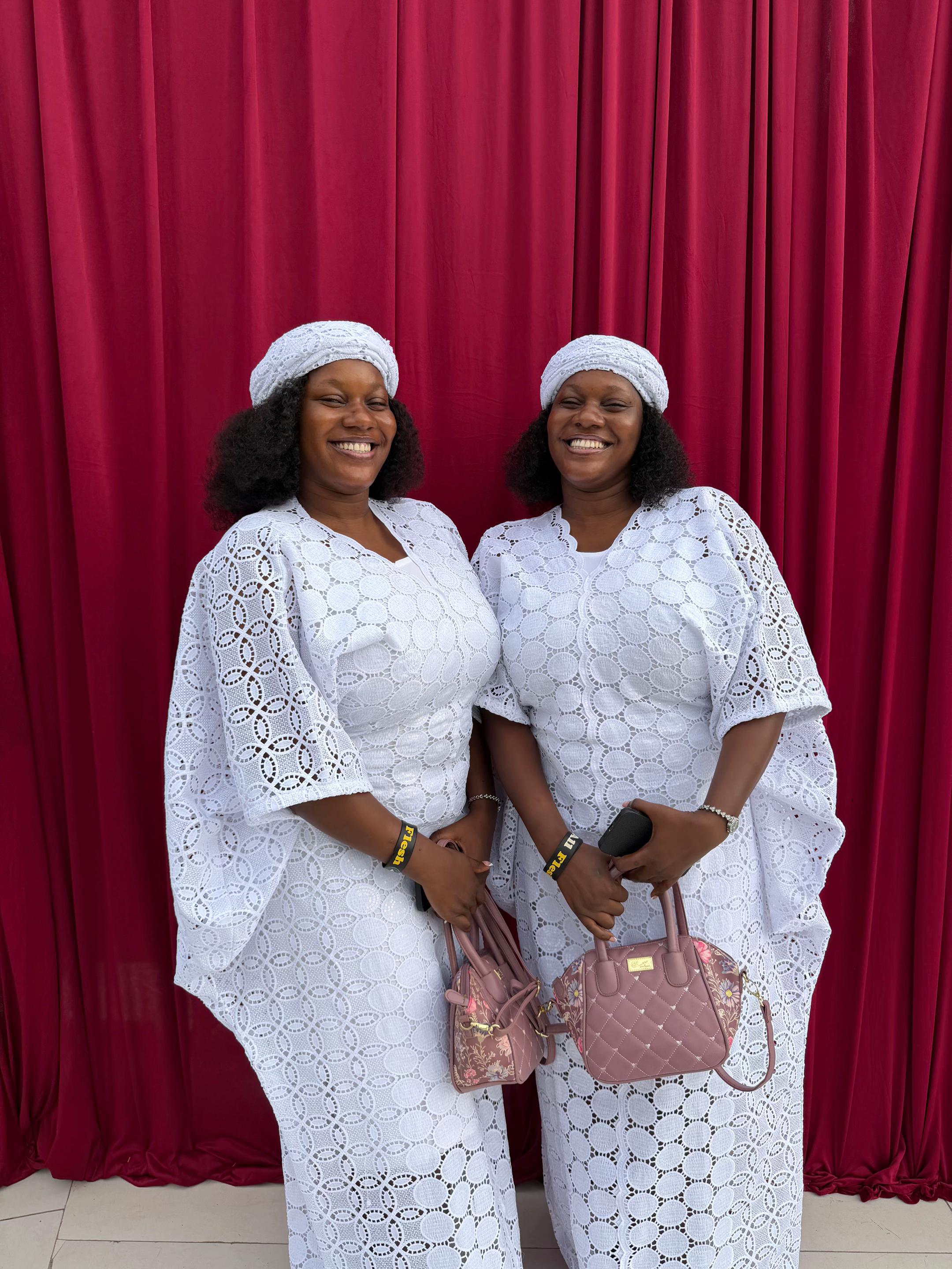 @oladosutwins