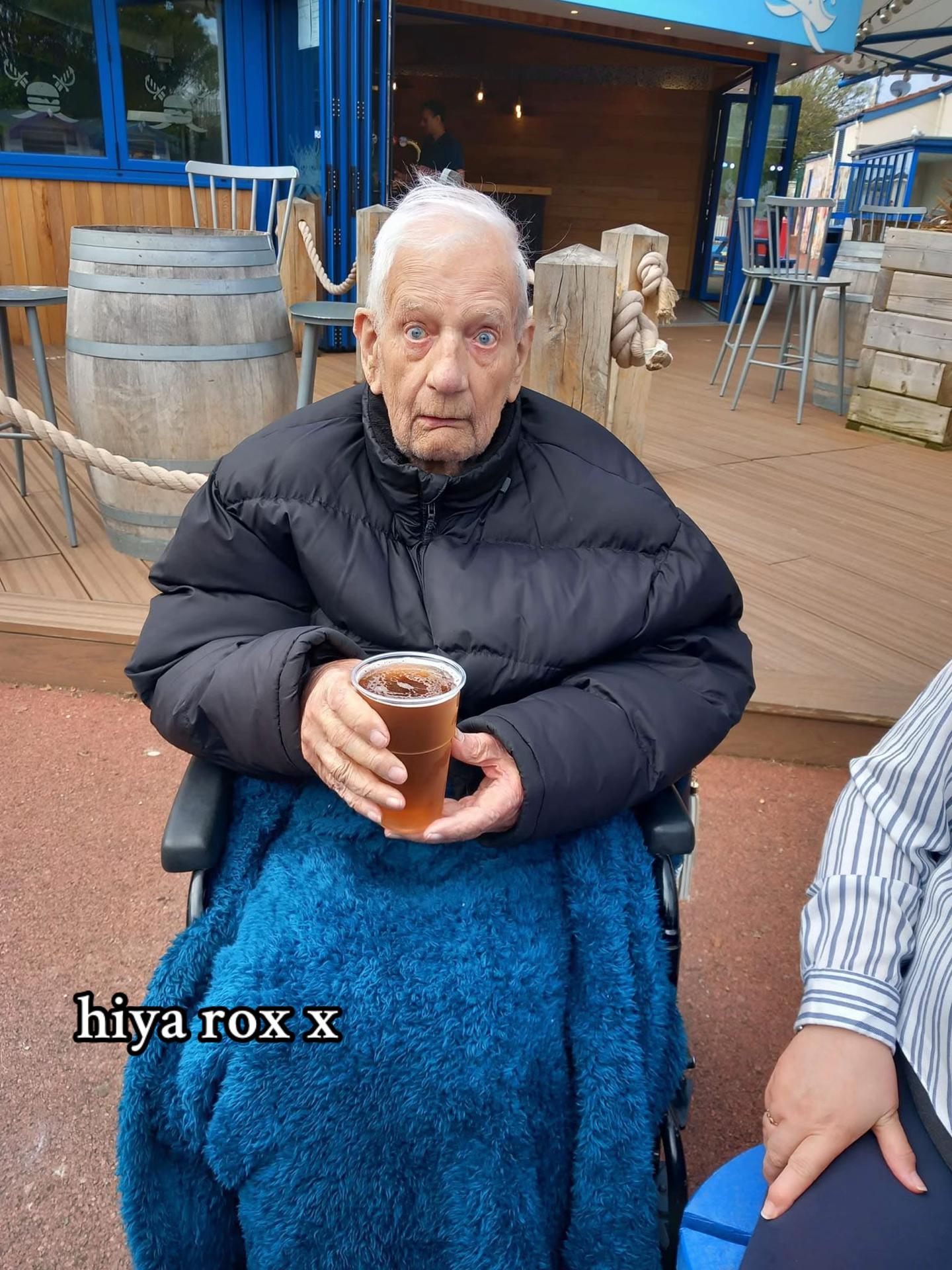 @roxannelewisxxx