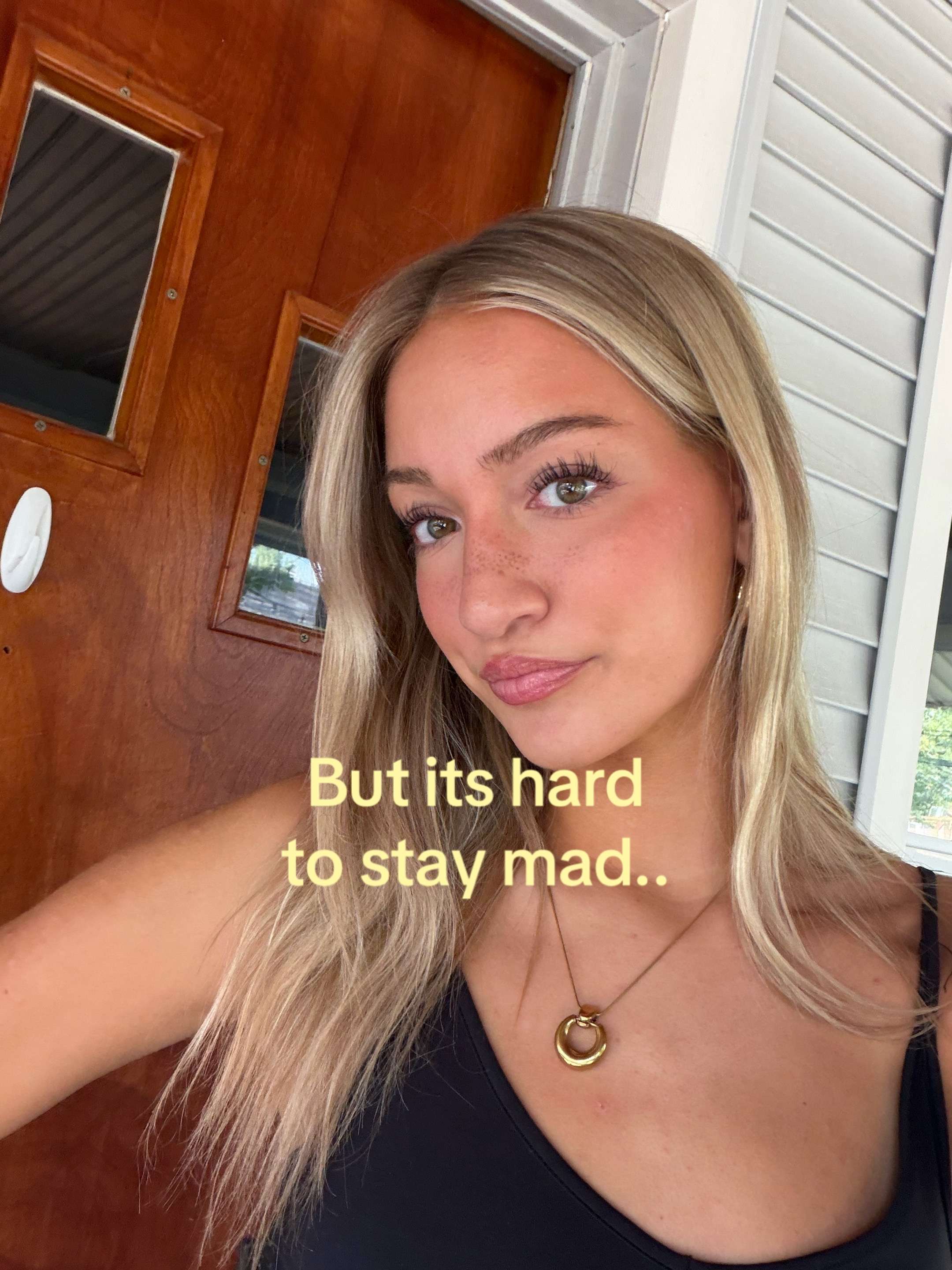 @caitlynnavery