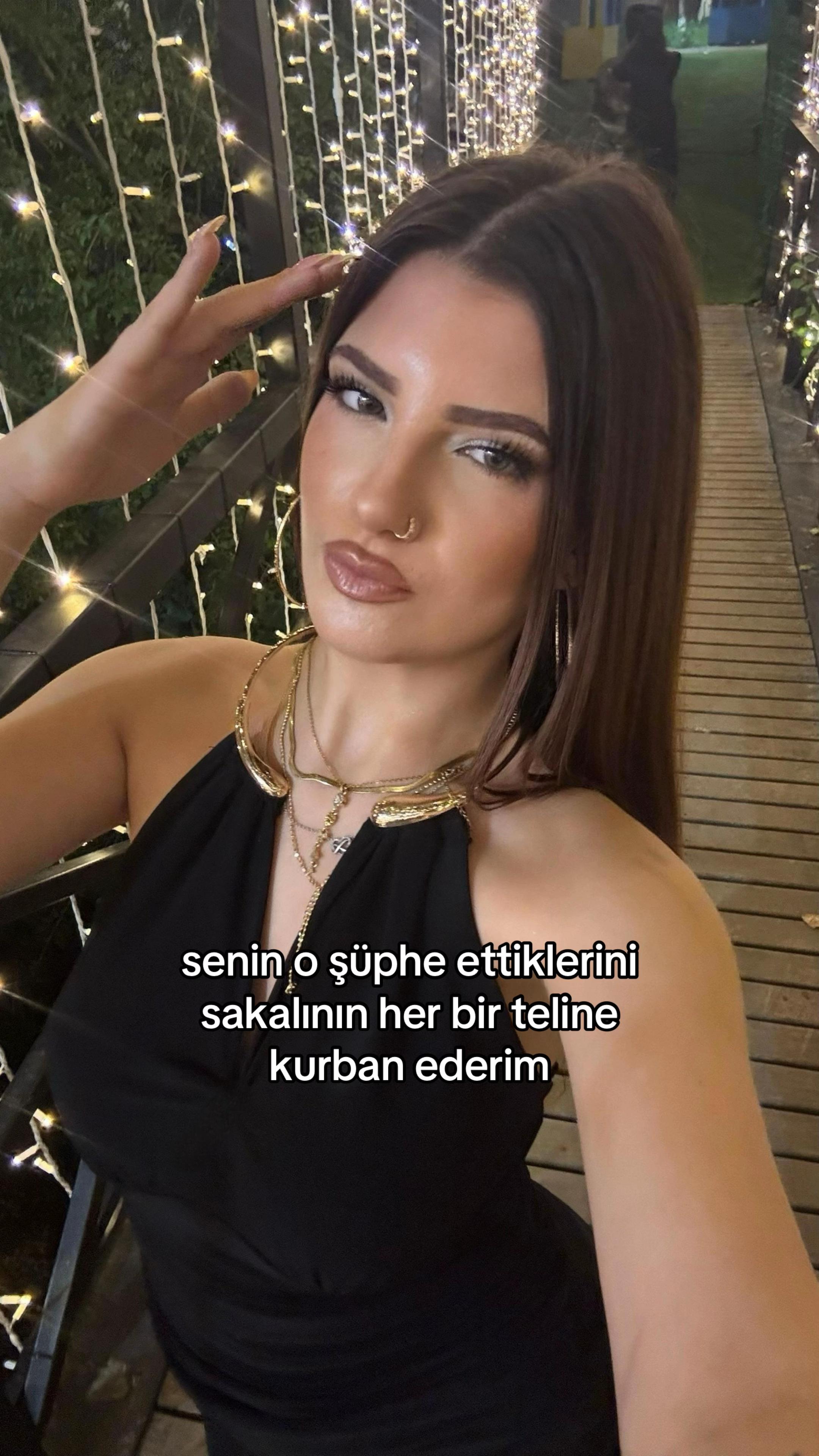 @Azra Eşref