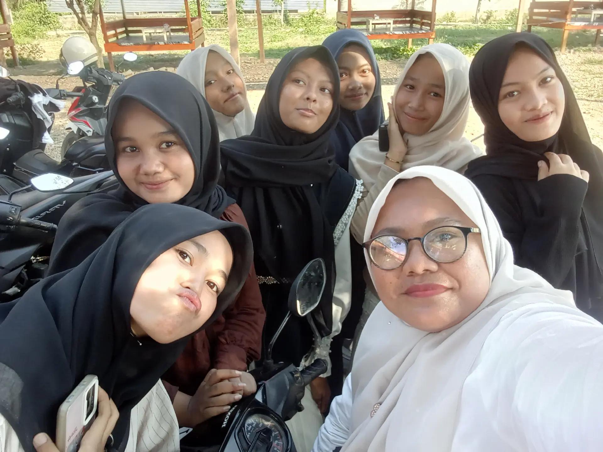 @Miss Eka Mak Si Malik