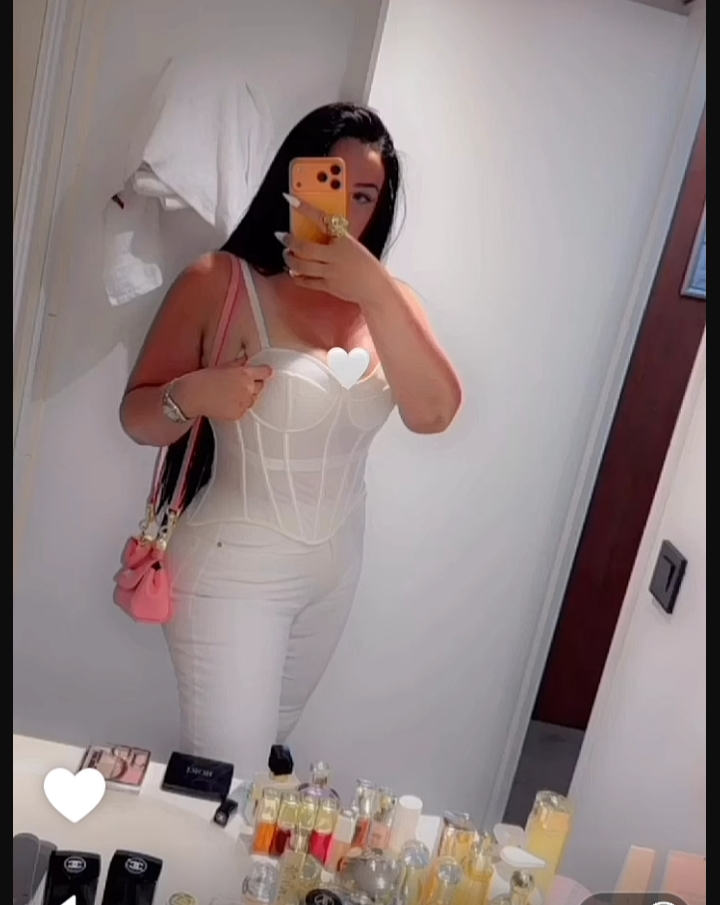 @chahinez_