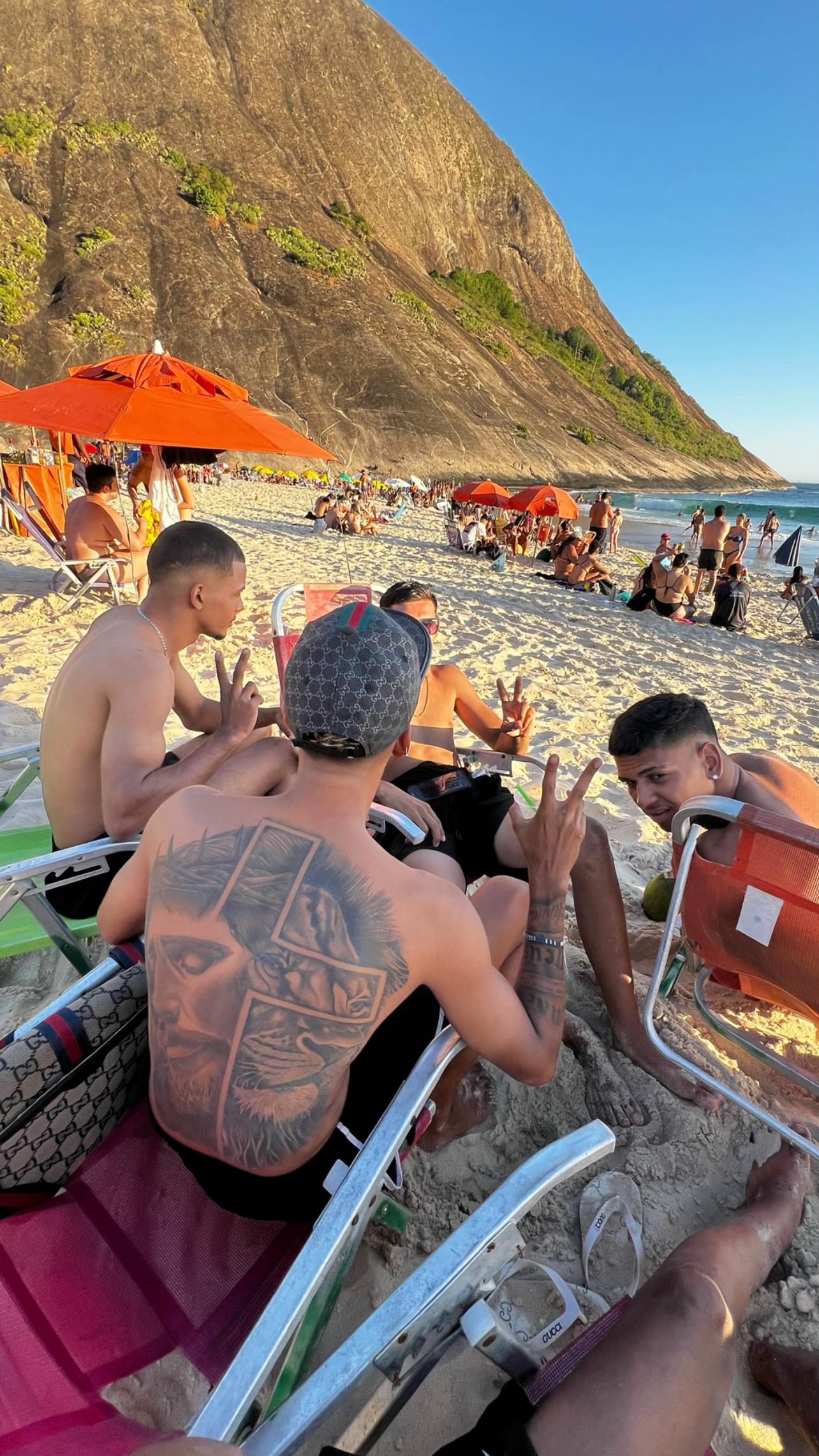 @playbeque_oficial
