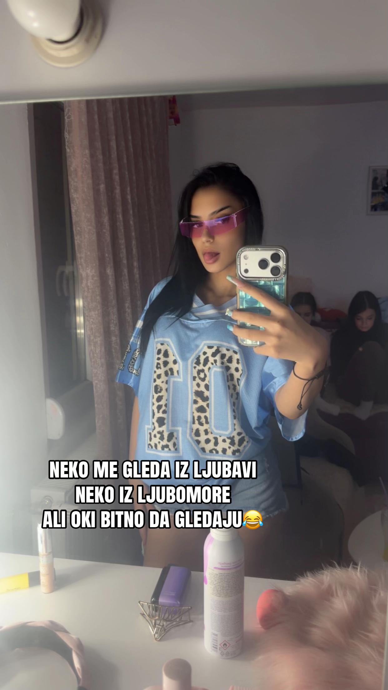 @сташа🦈