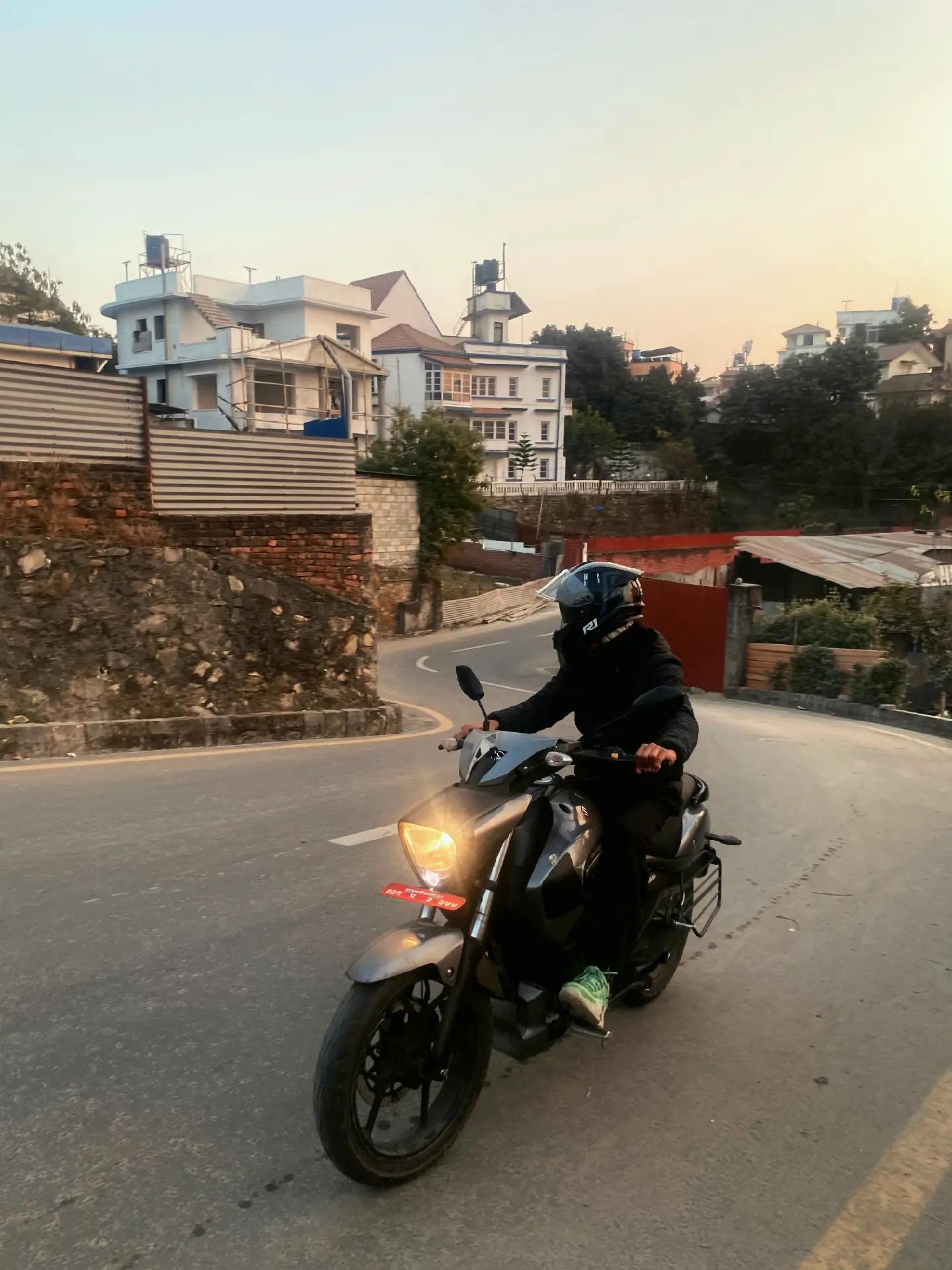 @CHIRAYU🌩🏍️