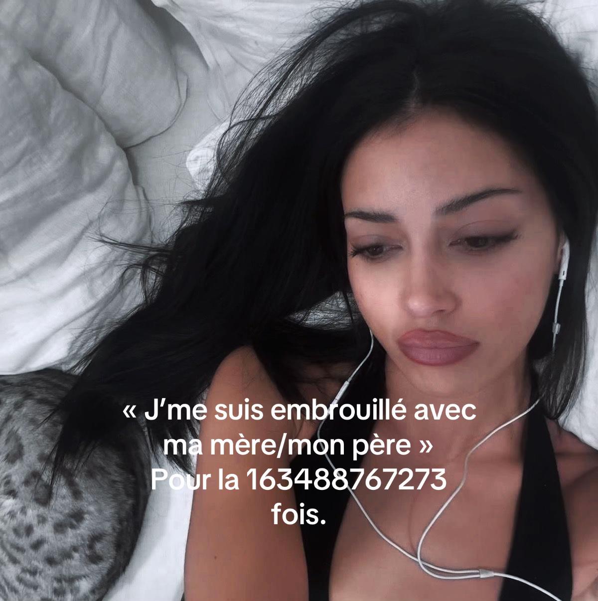 @⋊