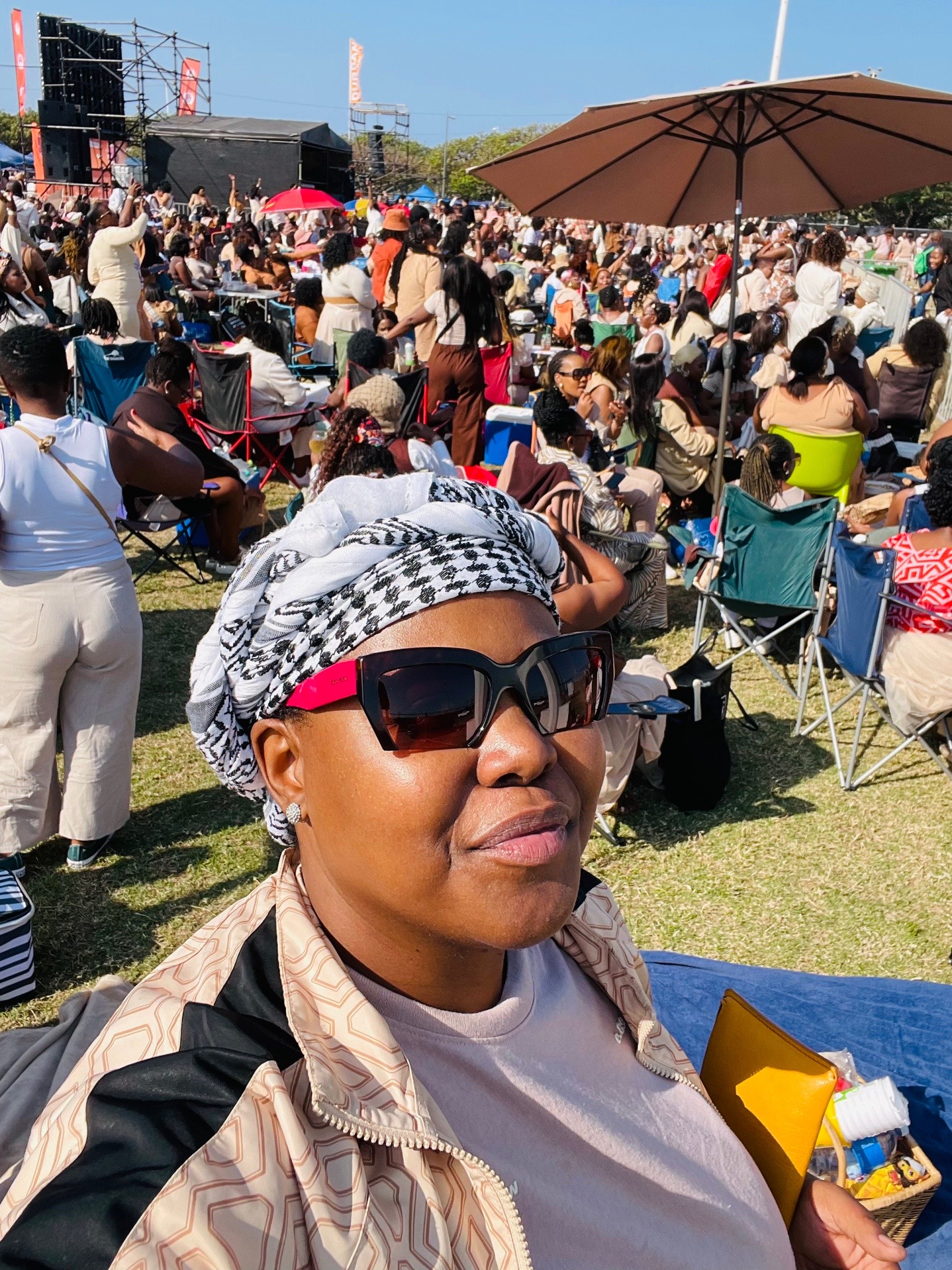 @QhawekazikaNdlondlo