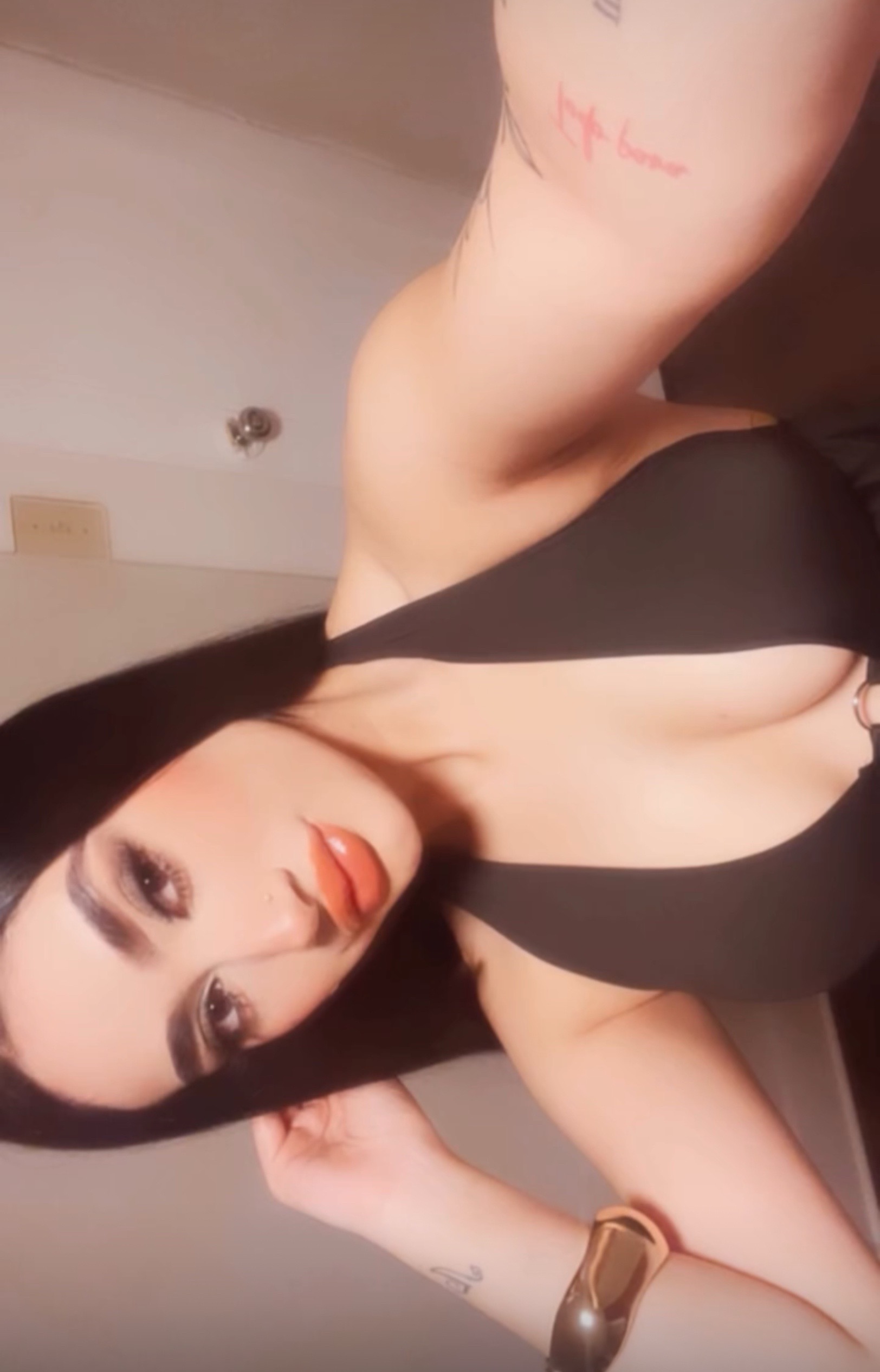 @Sharlinee🎀