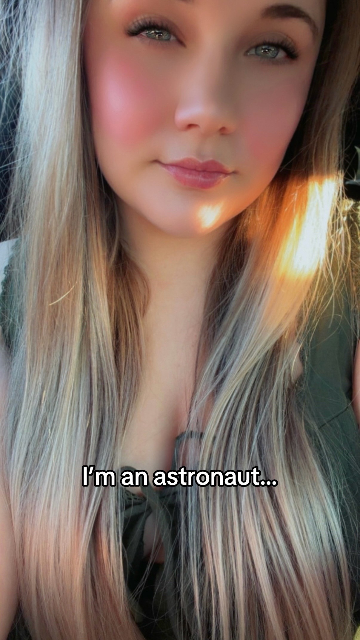 @Sabrina🌻🖤