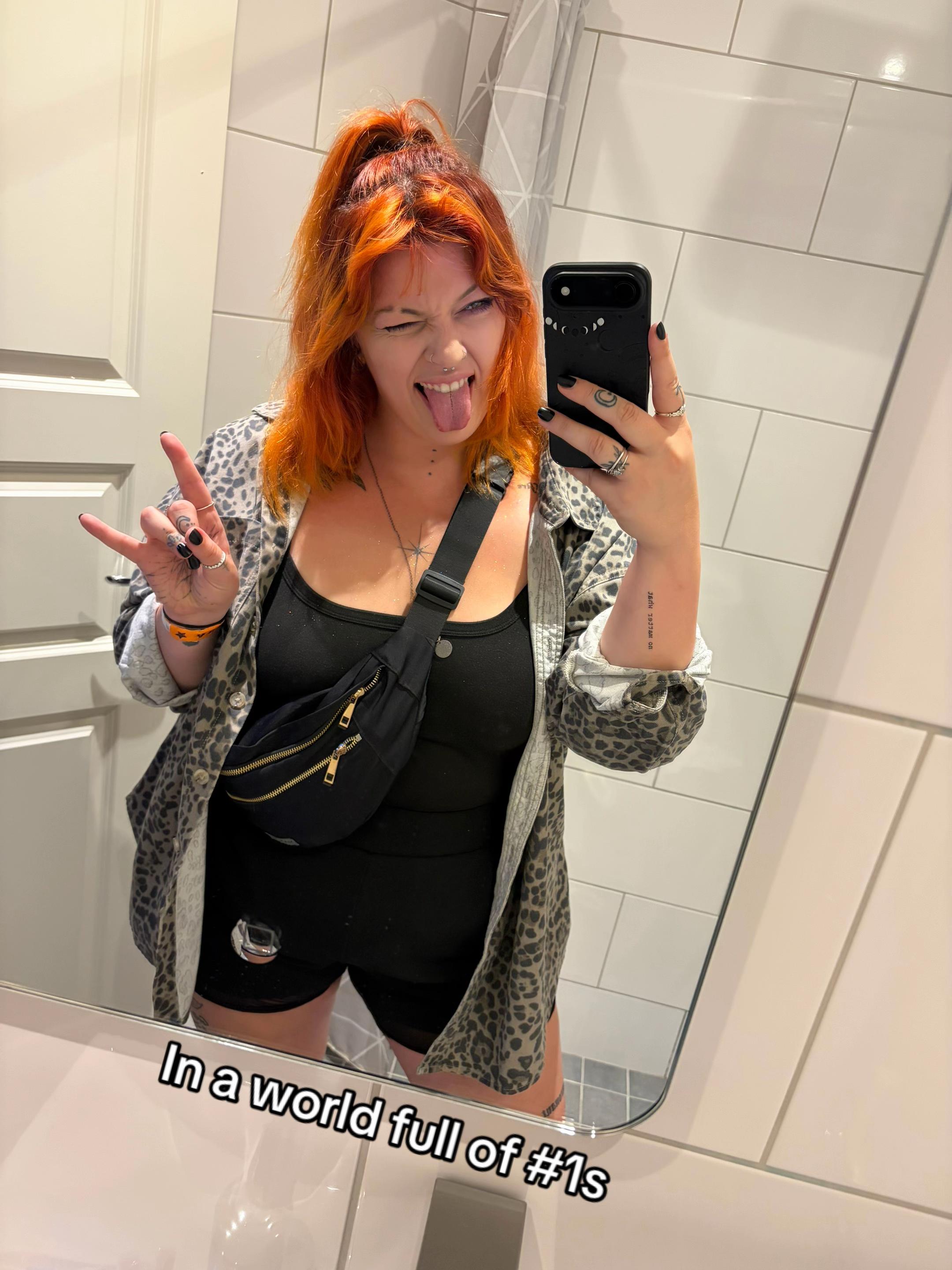 @Hollyyy
