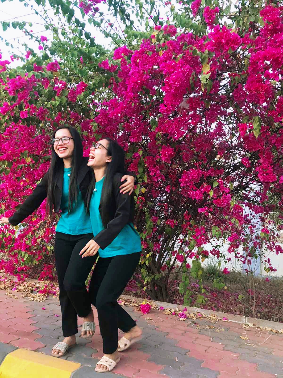 @Hsu Hlyan 🖤👯♂️