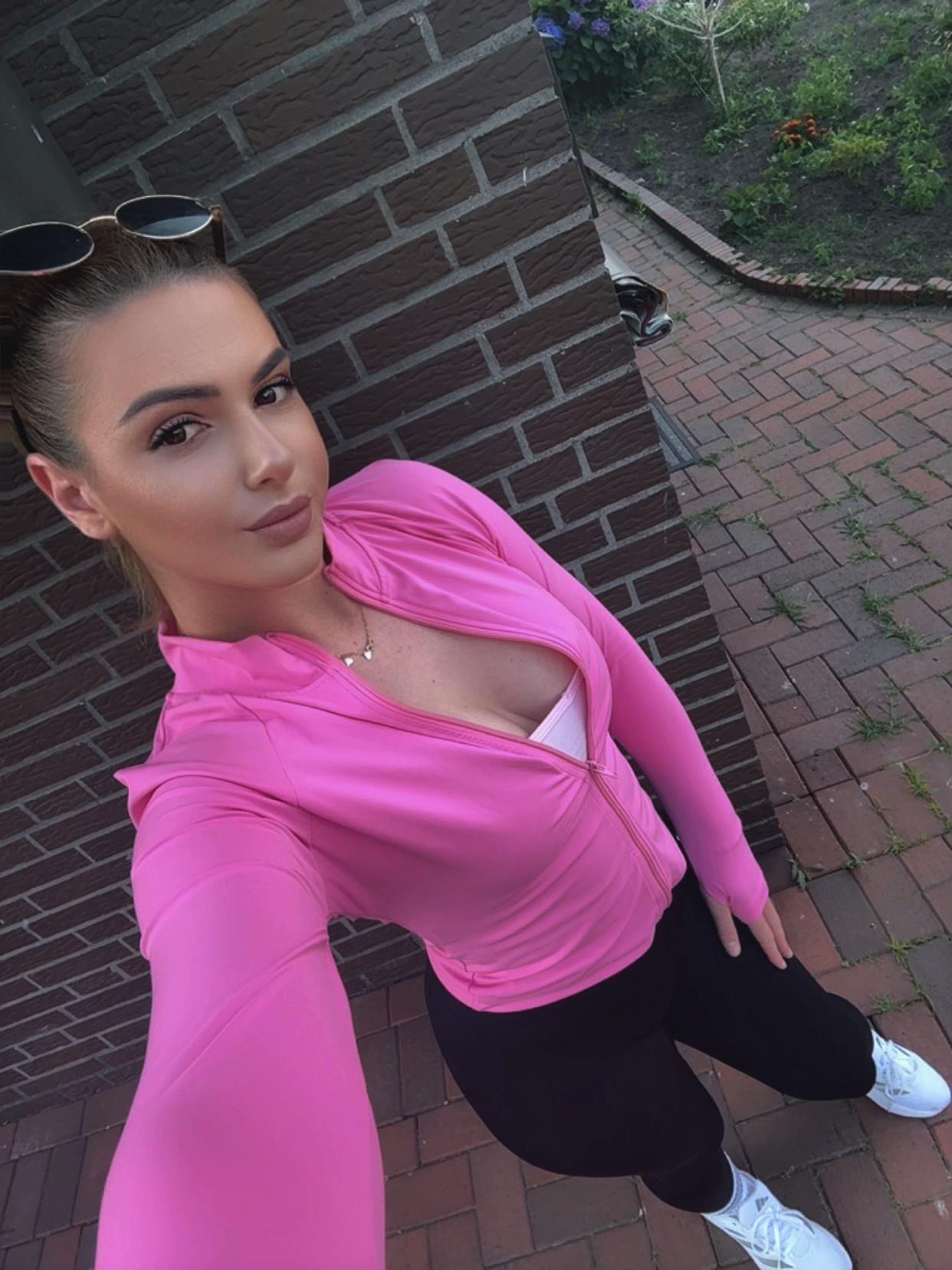 @𝓜𝓸𝓷𝓲 🎀