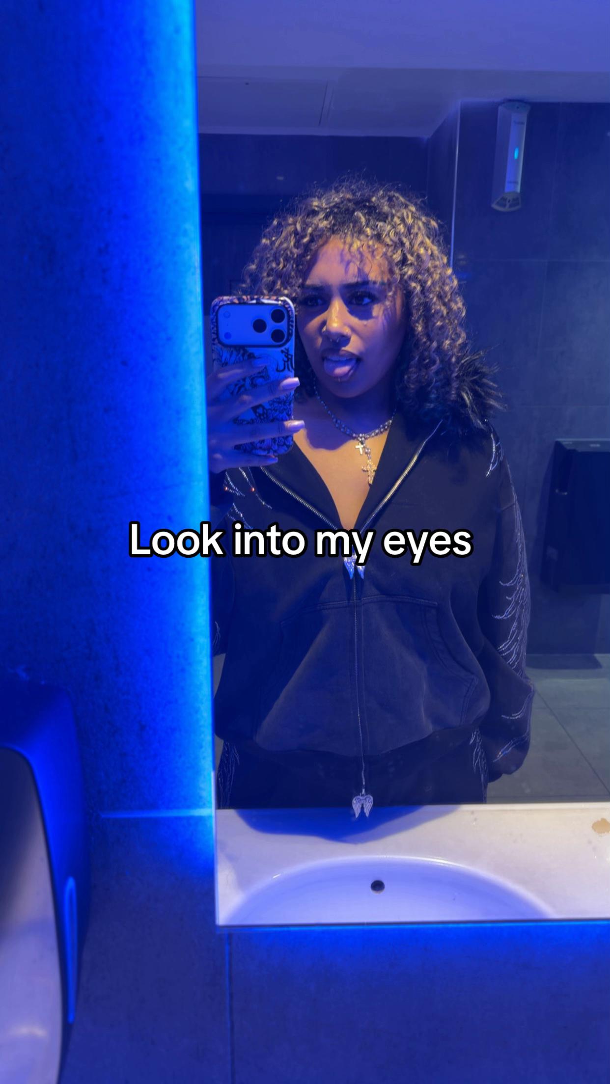 @nicole