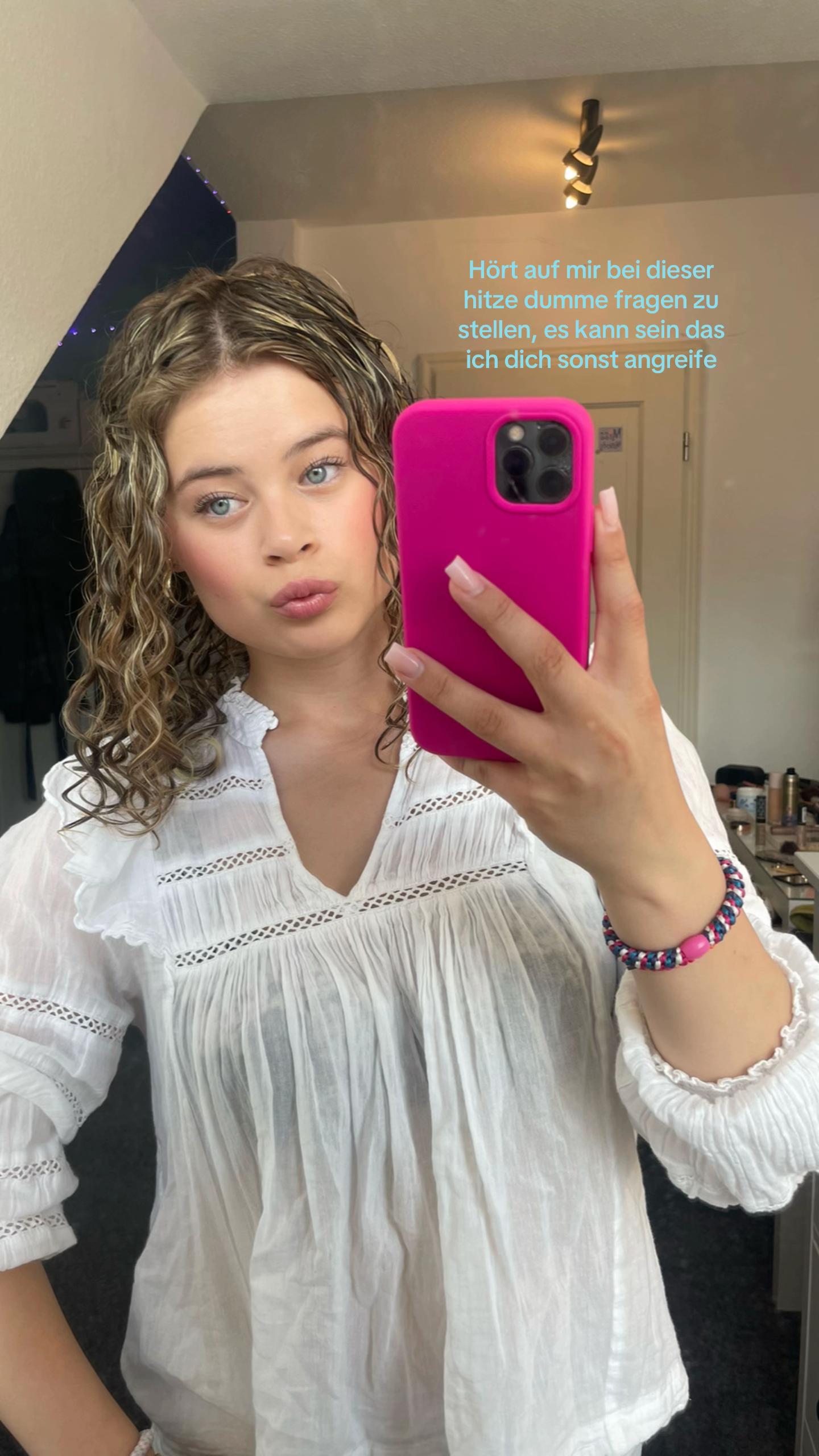 @Sophia🌟