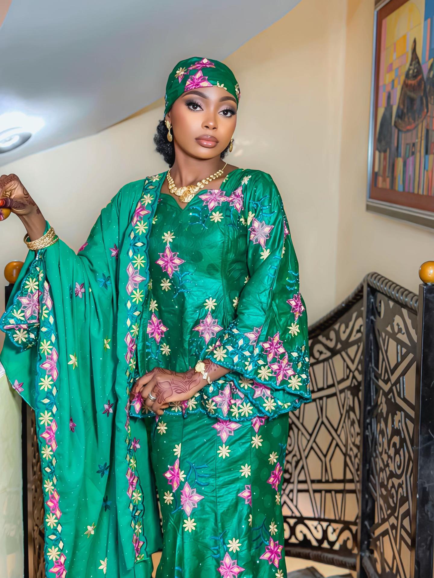 @Aisha🧕💅