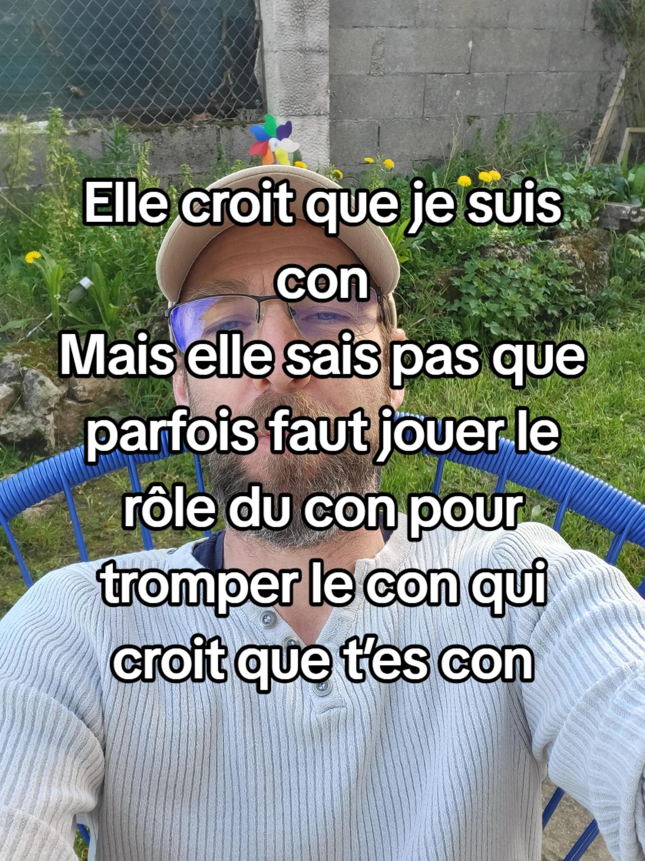 @un homme debout