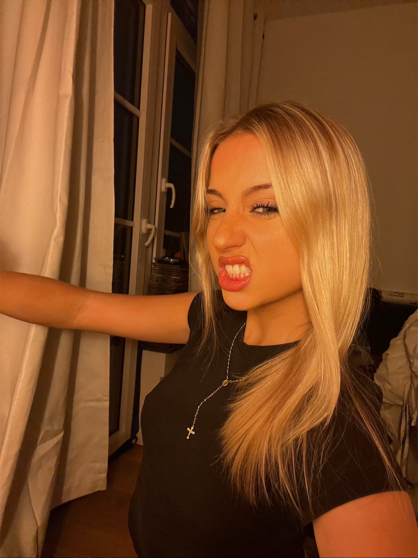 @KYRA BELL