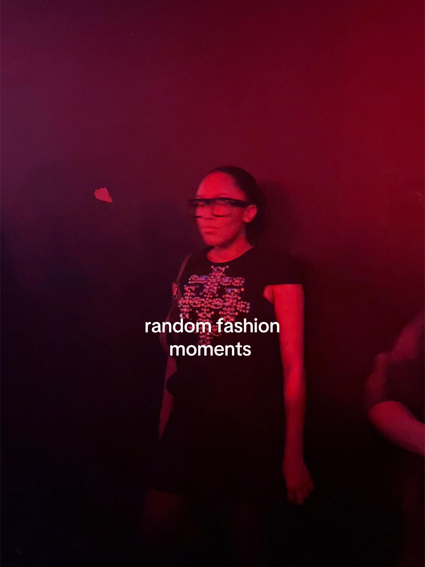 @👩🏽&zwj;🎤