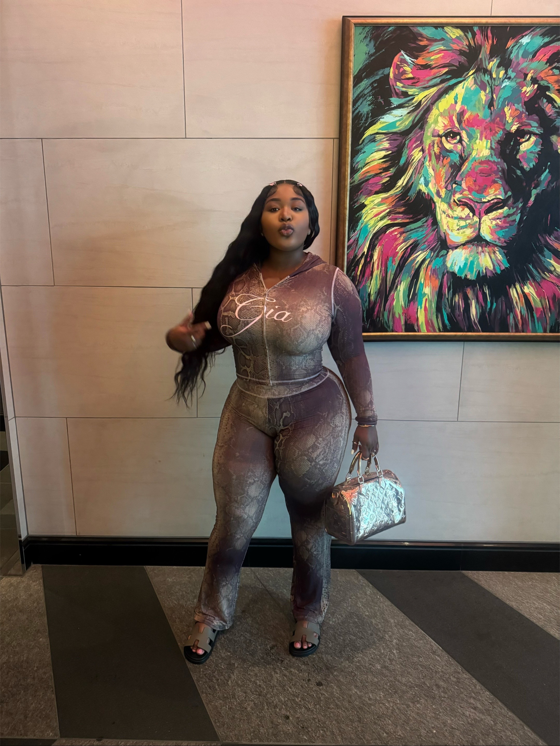 @wooladytv