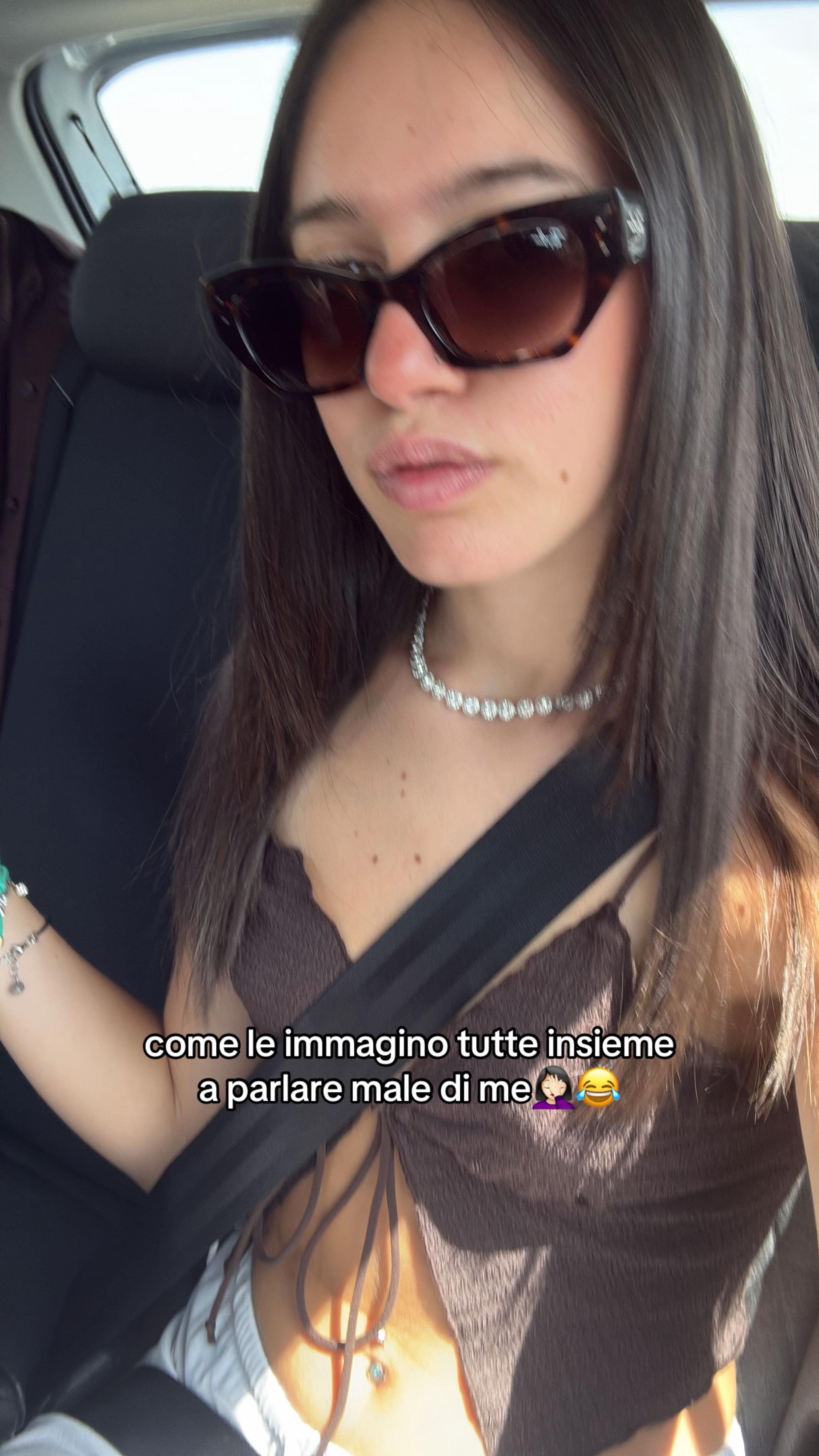 @𝟐𝟐