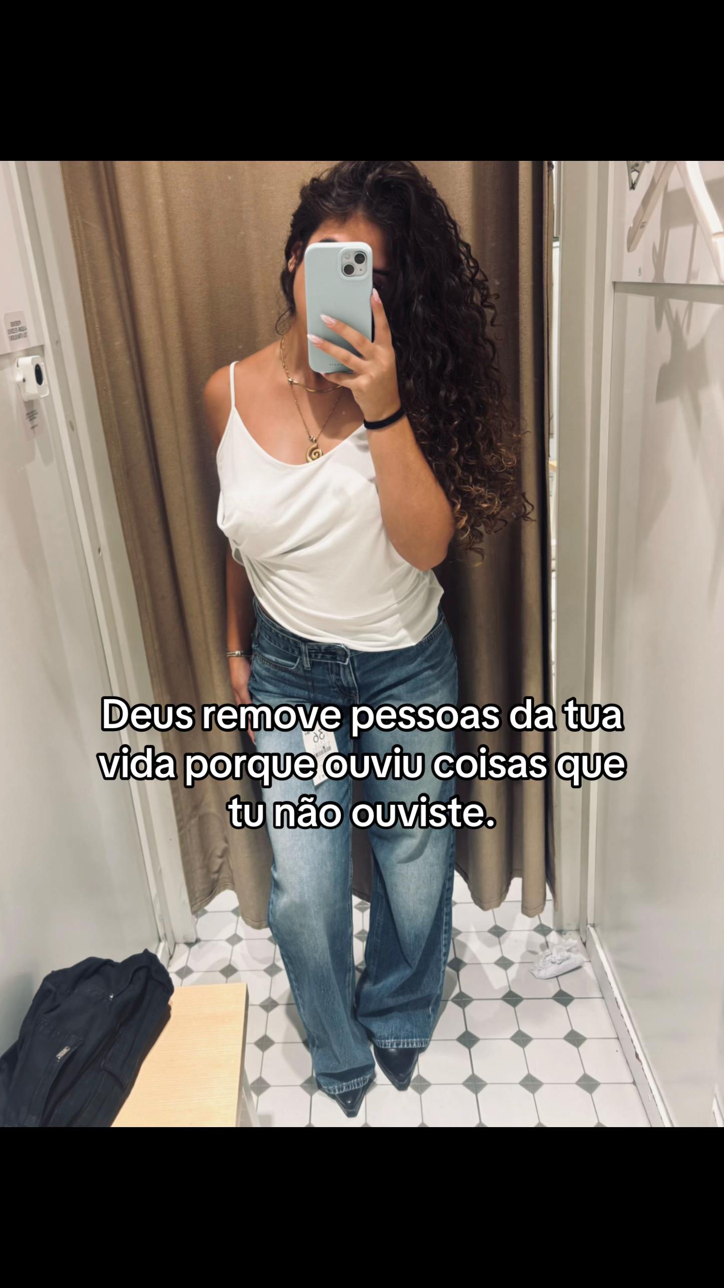 @laratorrez_