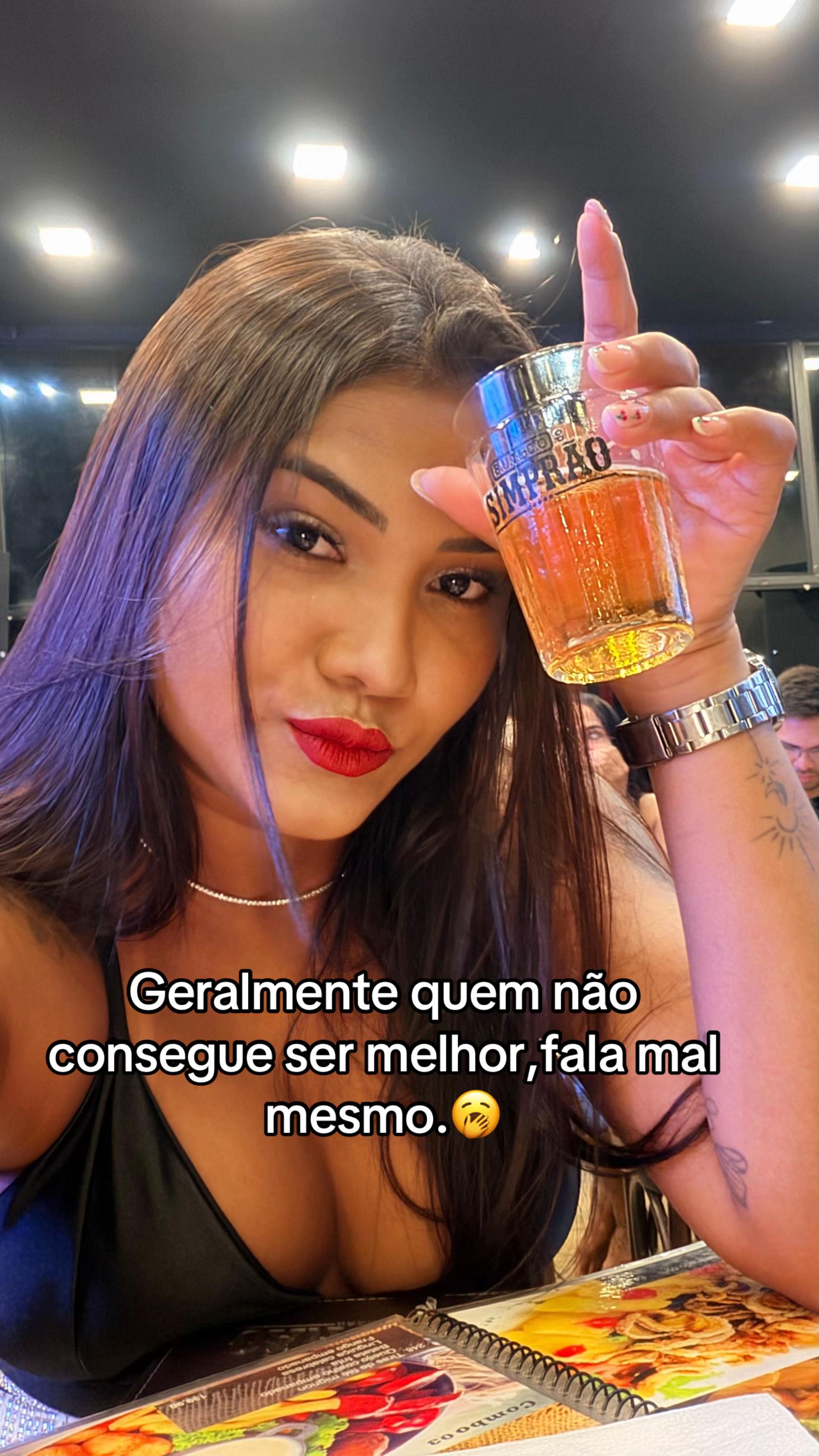 @vanialvess0