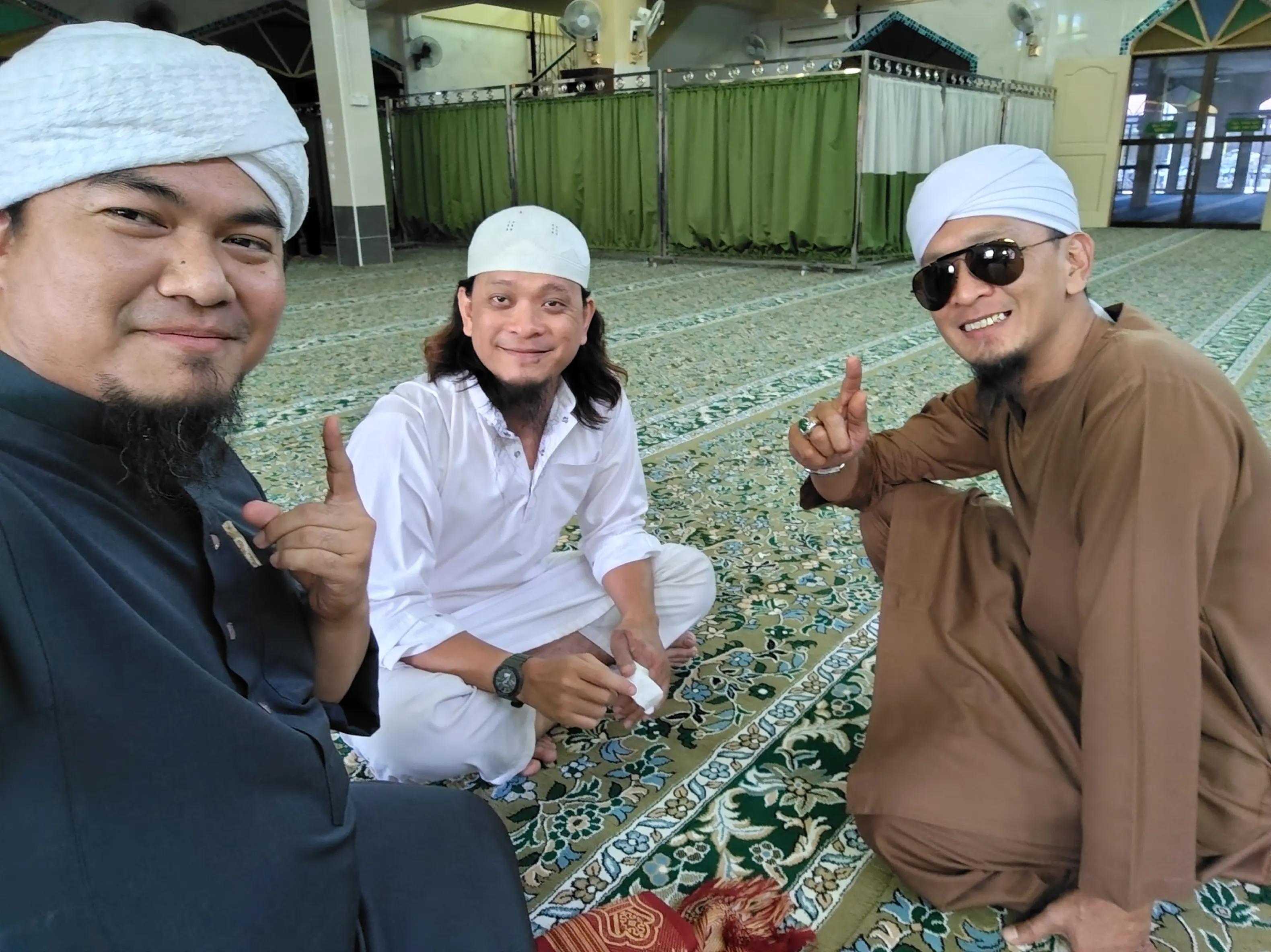 @Ustaz Hj Taufik ( UT )