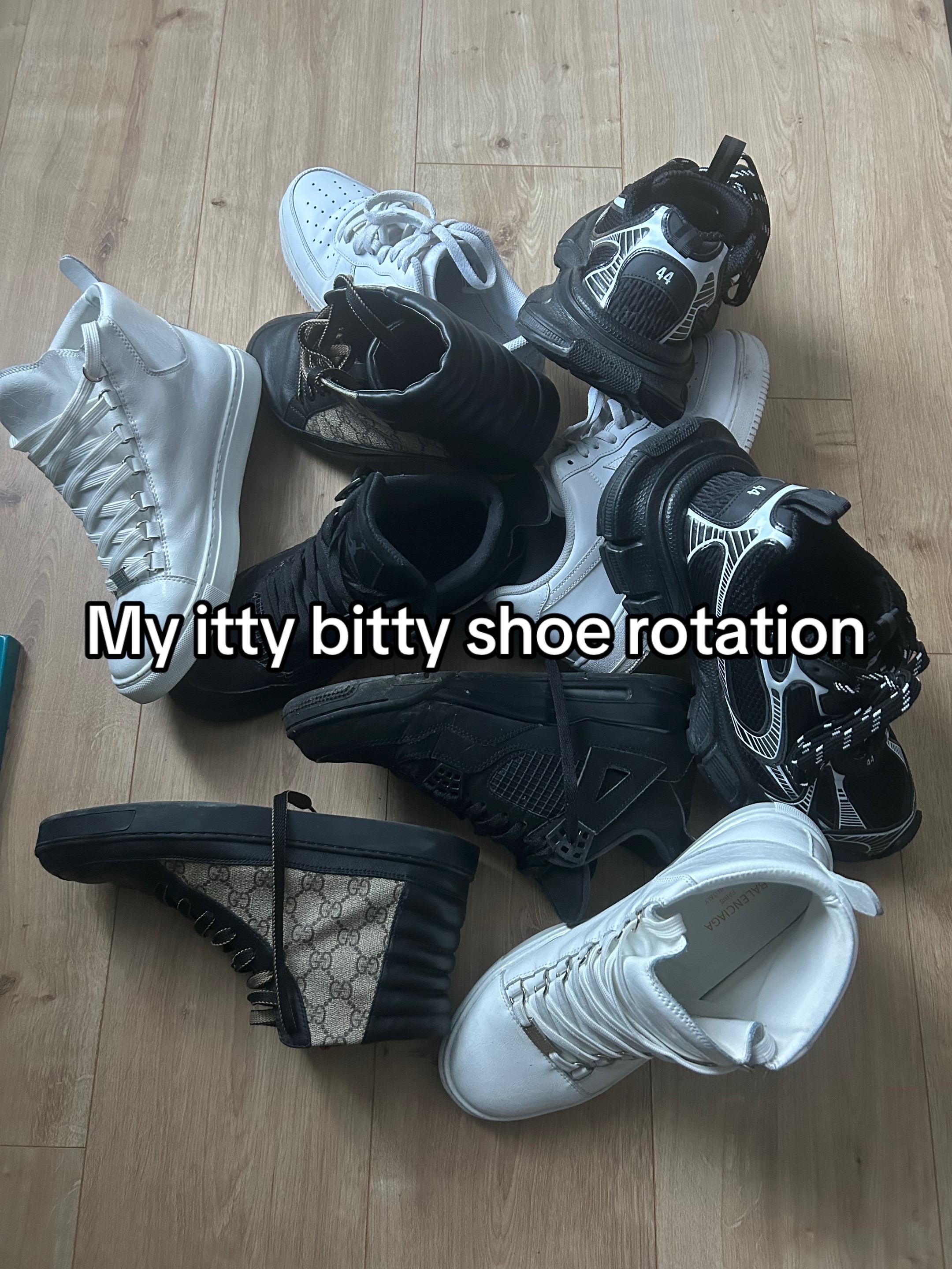 @⛧𐕣